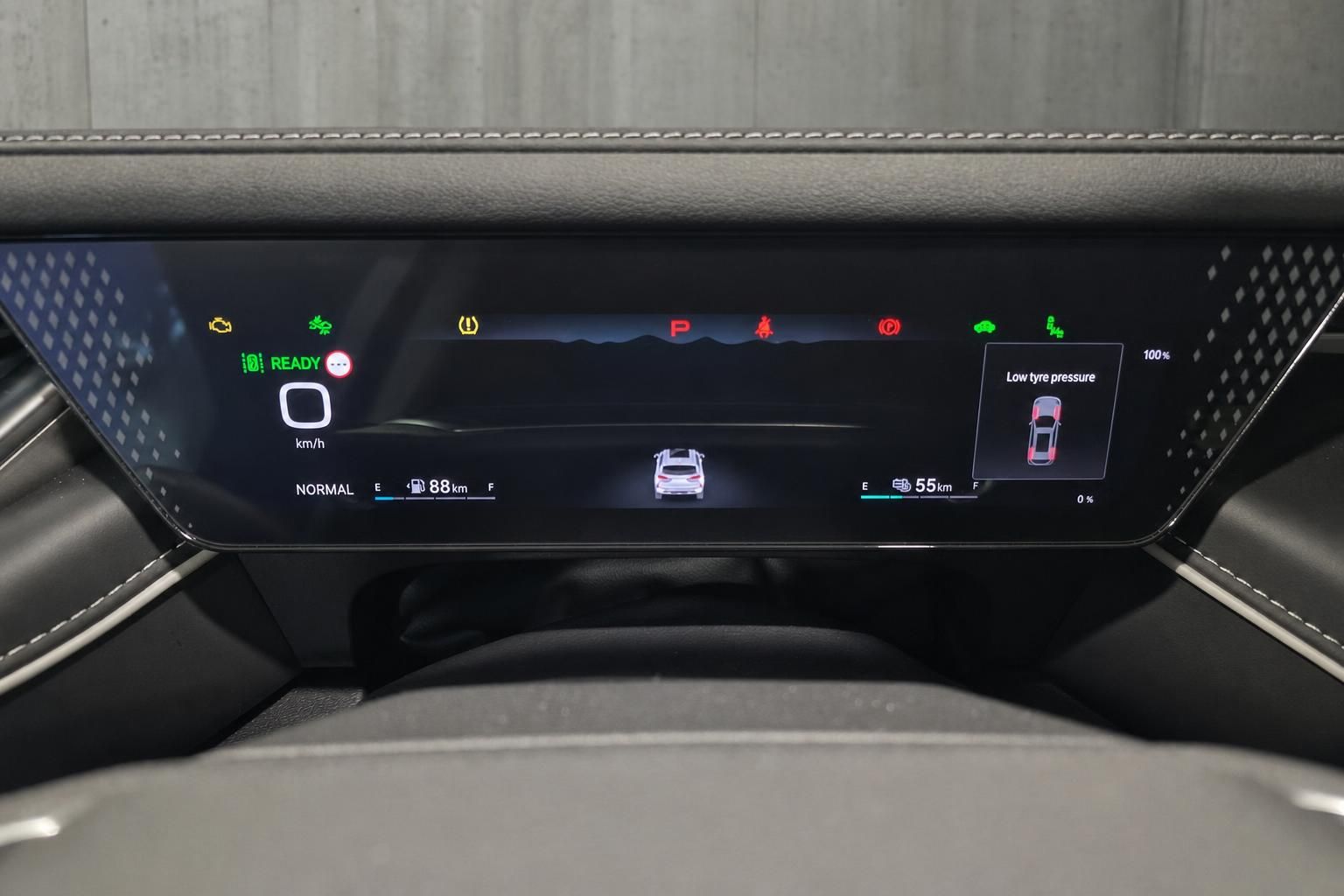 Digitales Kombiinstrument mit Anzeigen eines Lincoln SUV im Detail