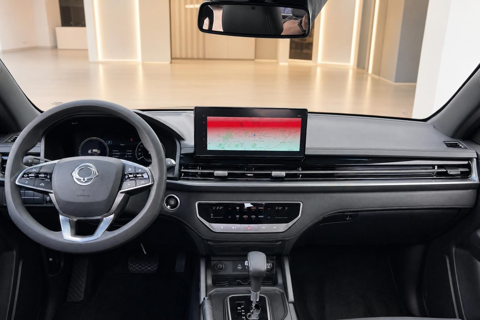 SsangYong Musso Cockpit mit Touchscreen-Display und Lenkrad