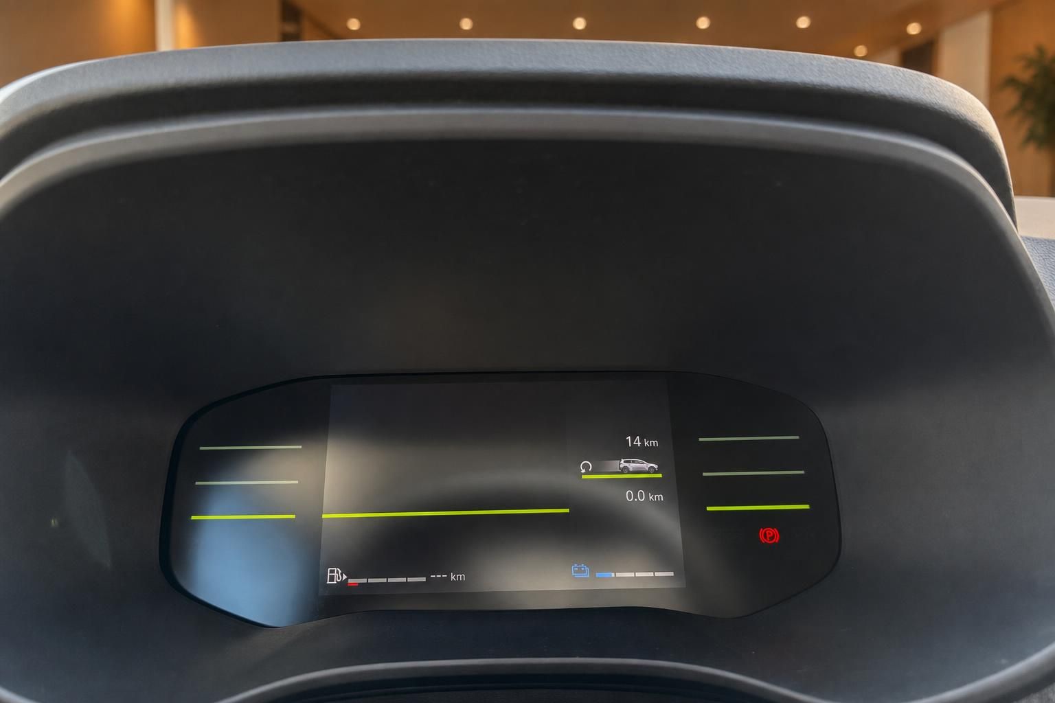 Digitales Armaturenbrett mit modernem Display im Fahrzeuginnenraum