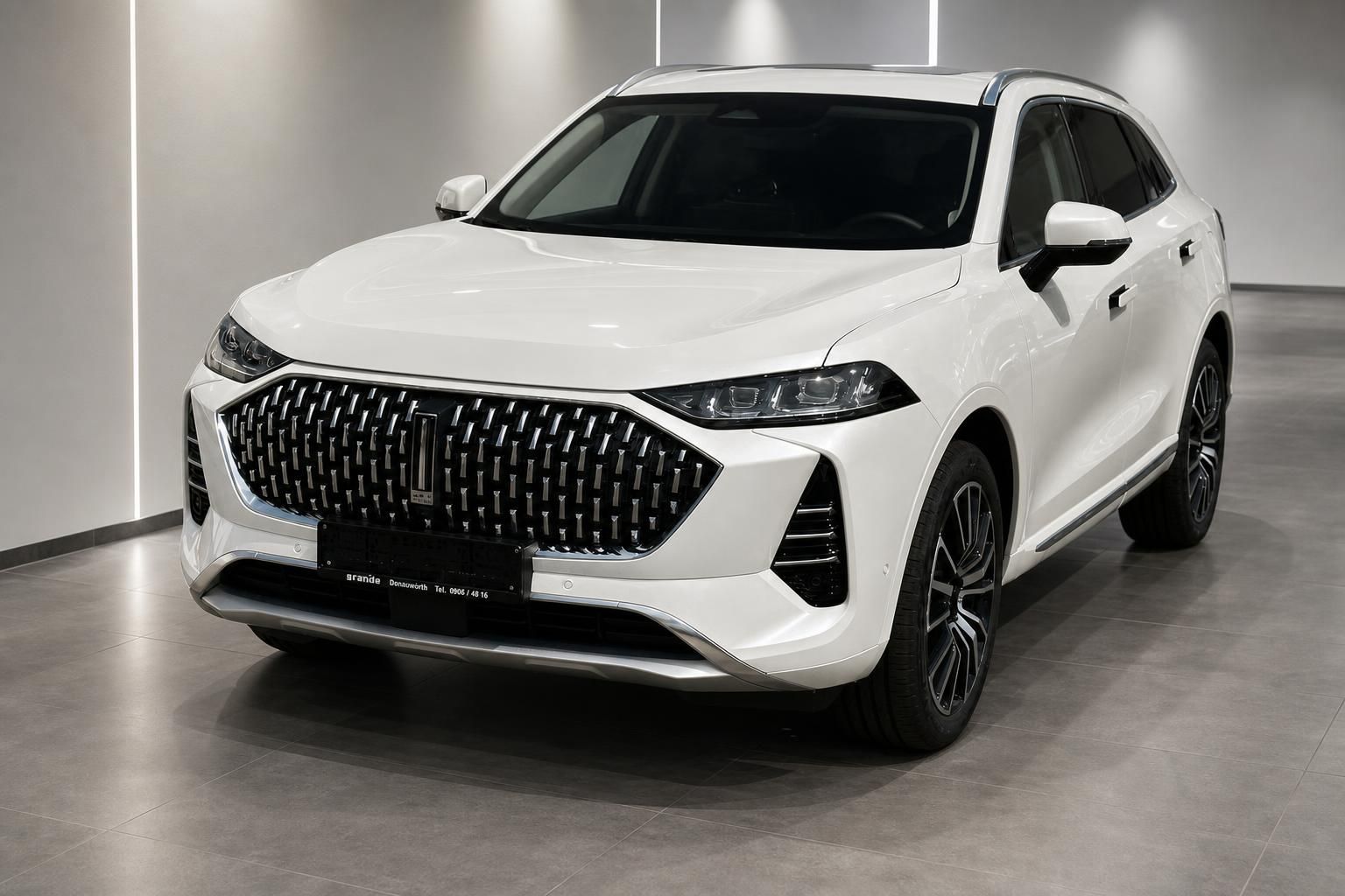 WEY SUV weiss Frontansicht schraeg links mit Chromgrill Autohaus Donauwörth