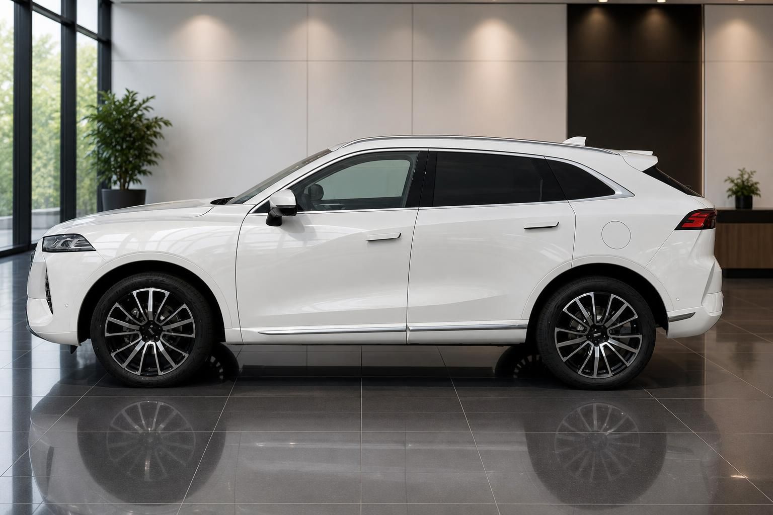 GWM WEY 05 PHEV weiss Seitenansicht im modernen Showroom