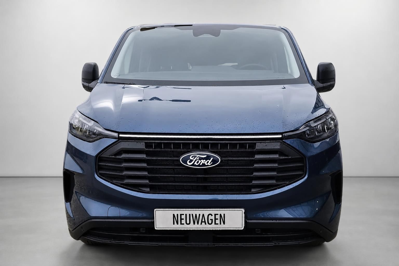 Ford Custom Van blau, Frontansicht mit Kühlergrill
