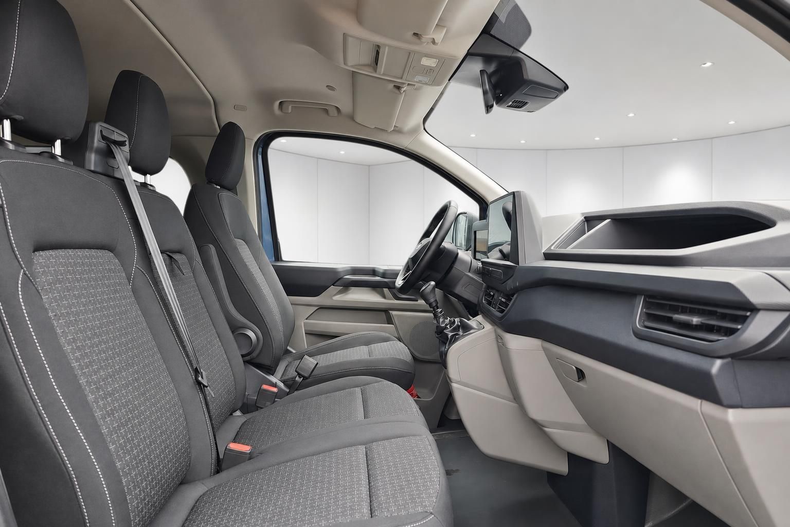 Ford Transit Innenraum: Blick auf Sitze und Armaturenbrett