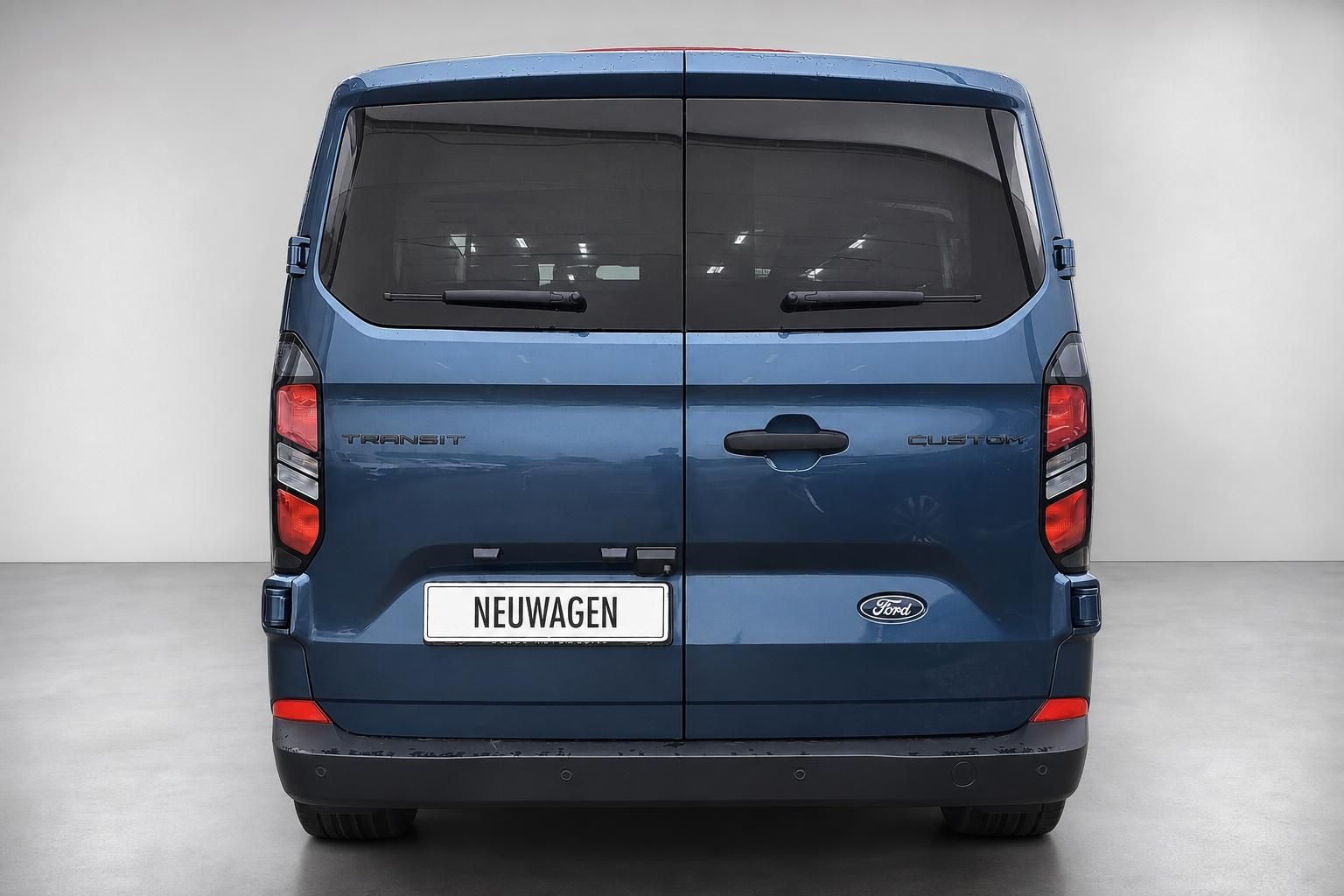 Ford Transit Custom blau, Heckansicht mit Hecktueren