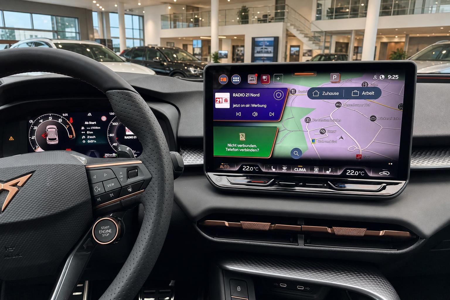 Cupra Cockpit mit Lenkrad, Tacho und Infotainment Navigationskarte im Detail