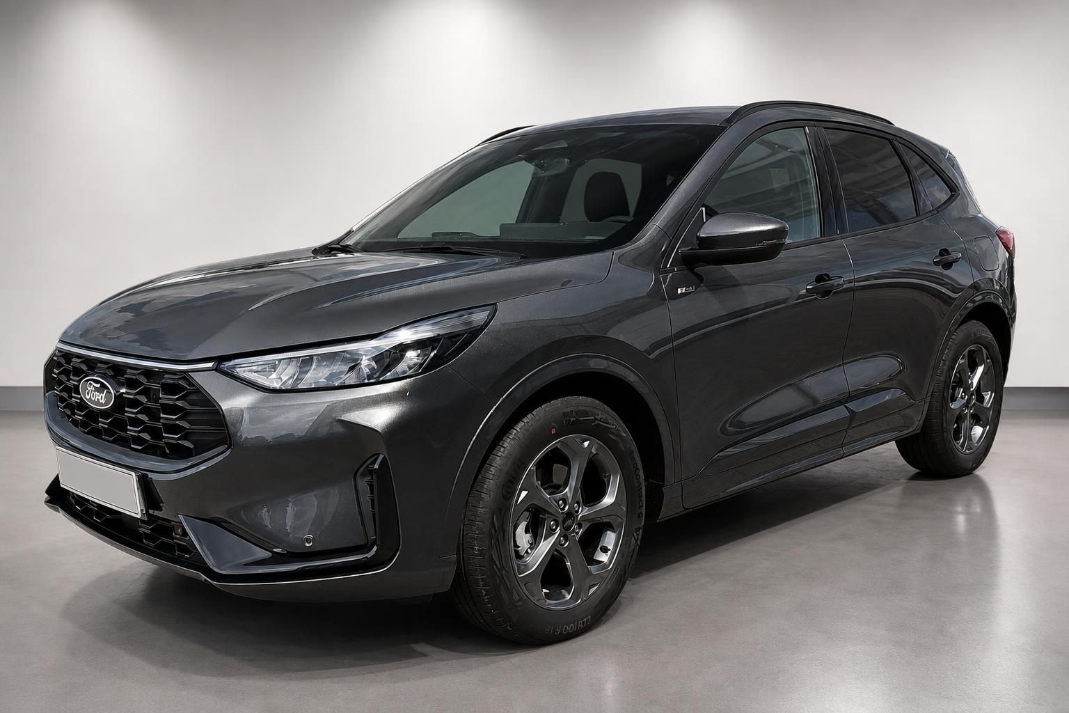 Ford Kuga grau metallic SUV Frontansicht schräg im Studio