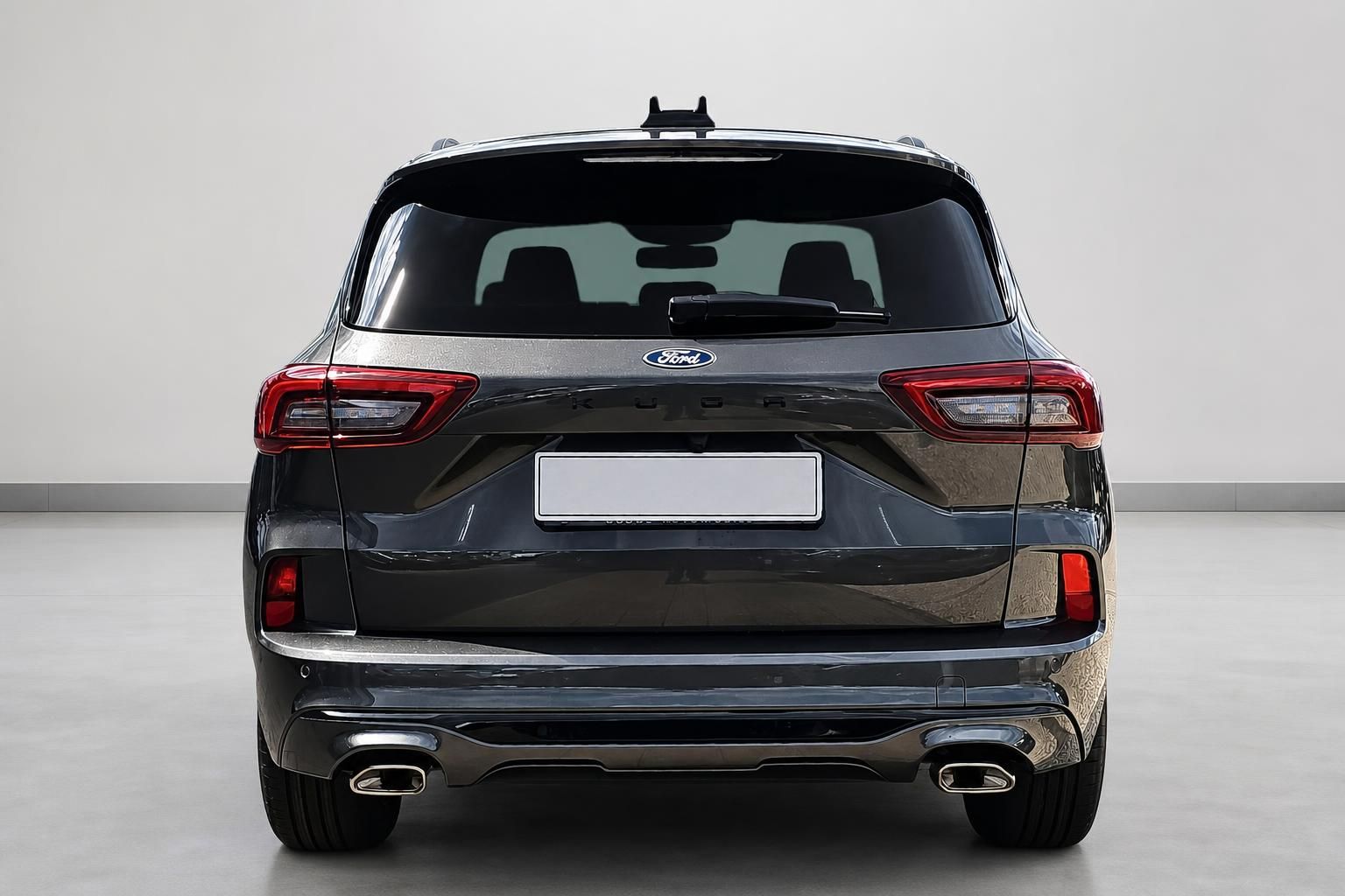 Ford Kuga Heckansicht mit Rückleuchten und Doppelauspuff
