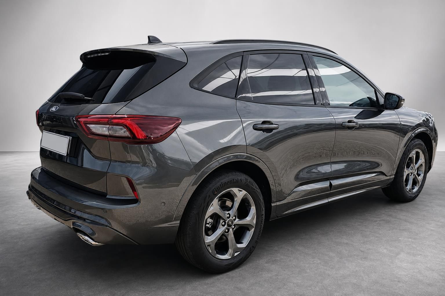 Ford Kuga grau SUV Heckansicht seitlich im Studio