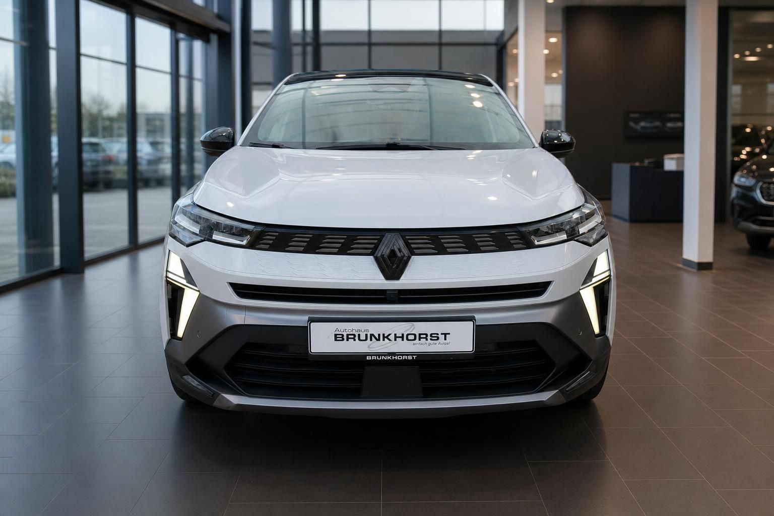 Frontansicht des Renault Symbioz mit charakteristischem Kühlergrill und LED-Scheinwerfern
