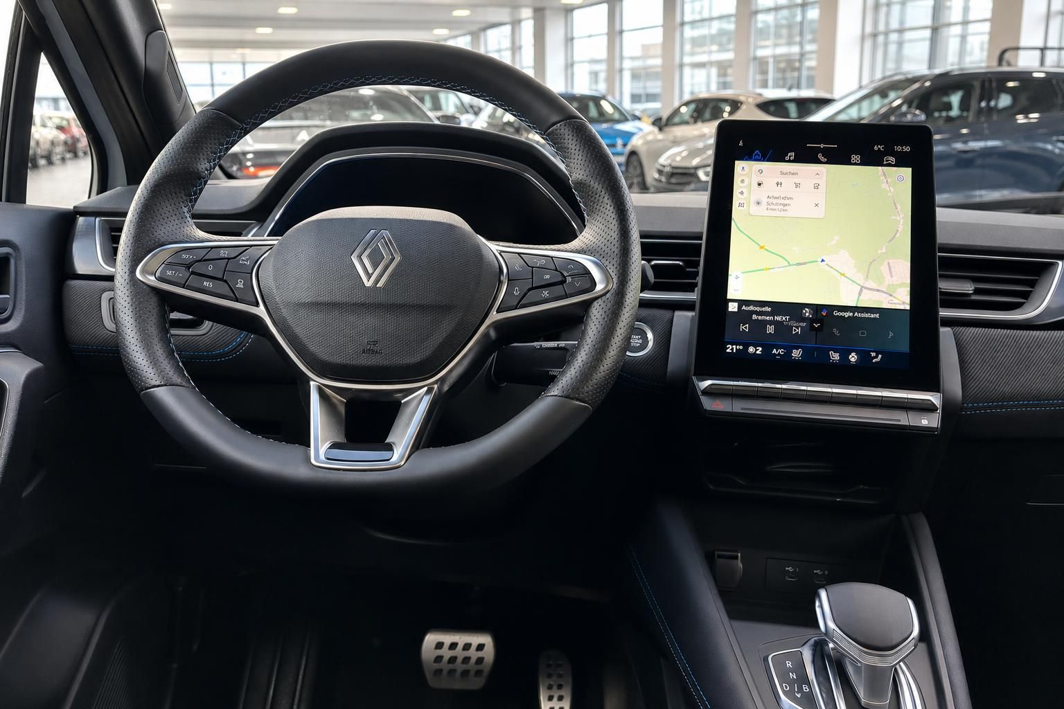 Armaturenbrett des Renault Symbioz mit digitalem Display und Navigationssystem