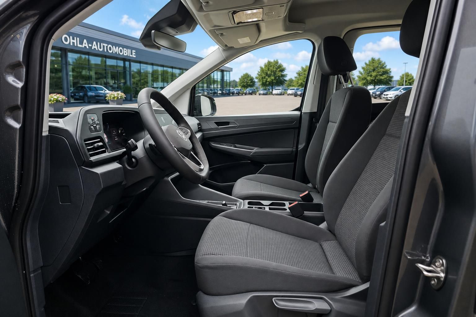 VW Caddy Innenraum Cockpit und Vordersitze im Detail