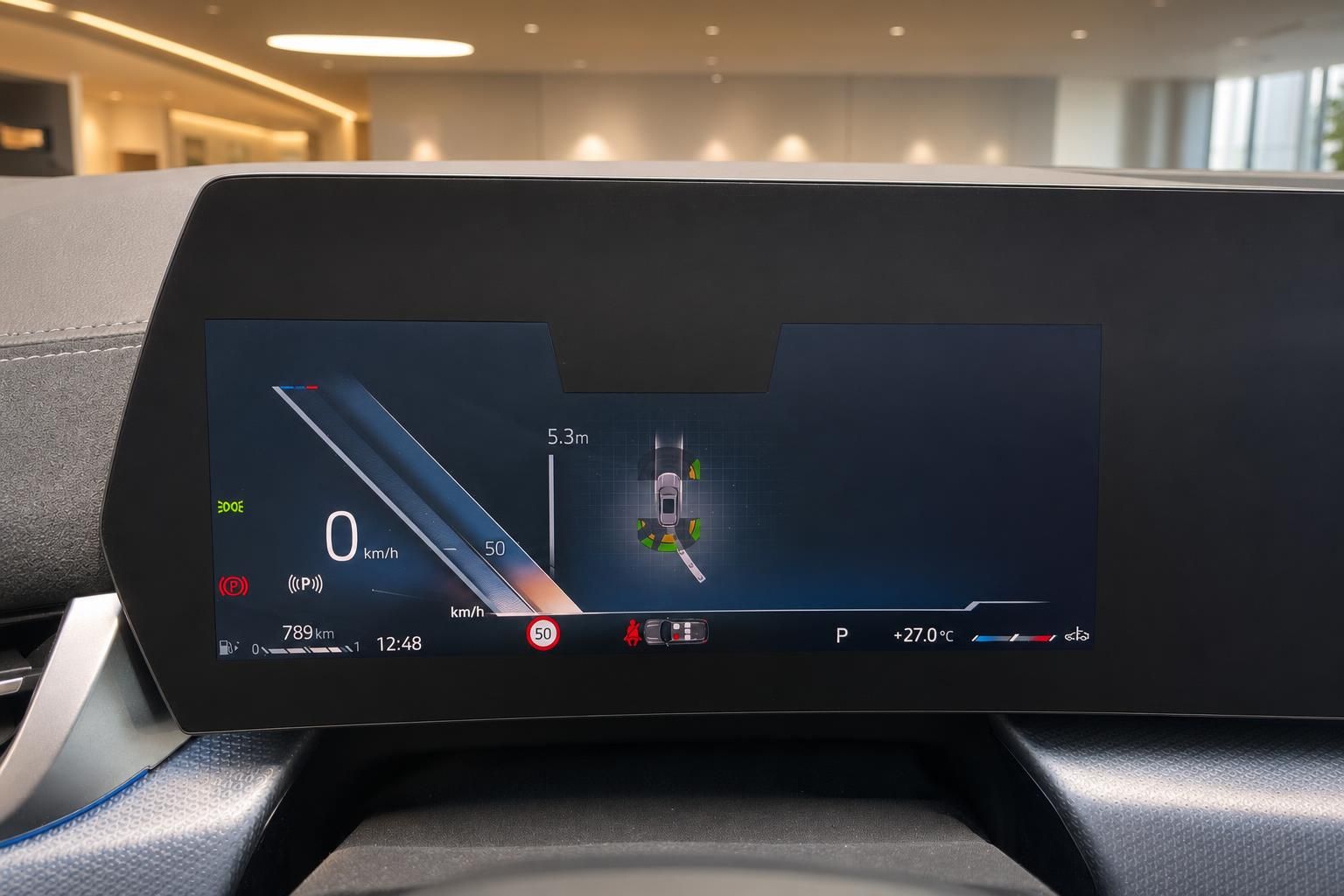 BMW Bordcomputer mit Einparkhilfe und digitalem Kombiinstrument