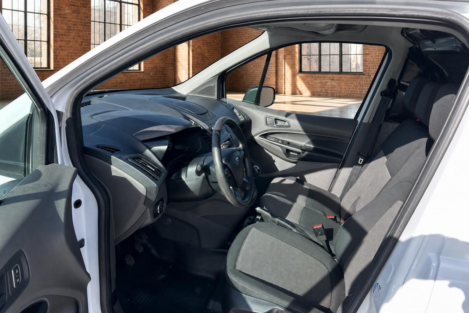 Ford Transit Connect Innenraum Fahrersitz und Cockpit