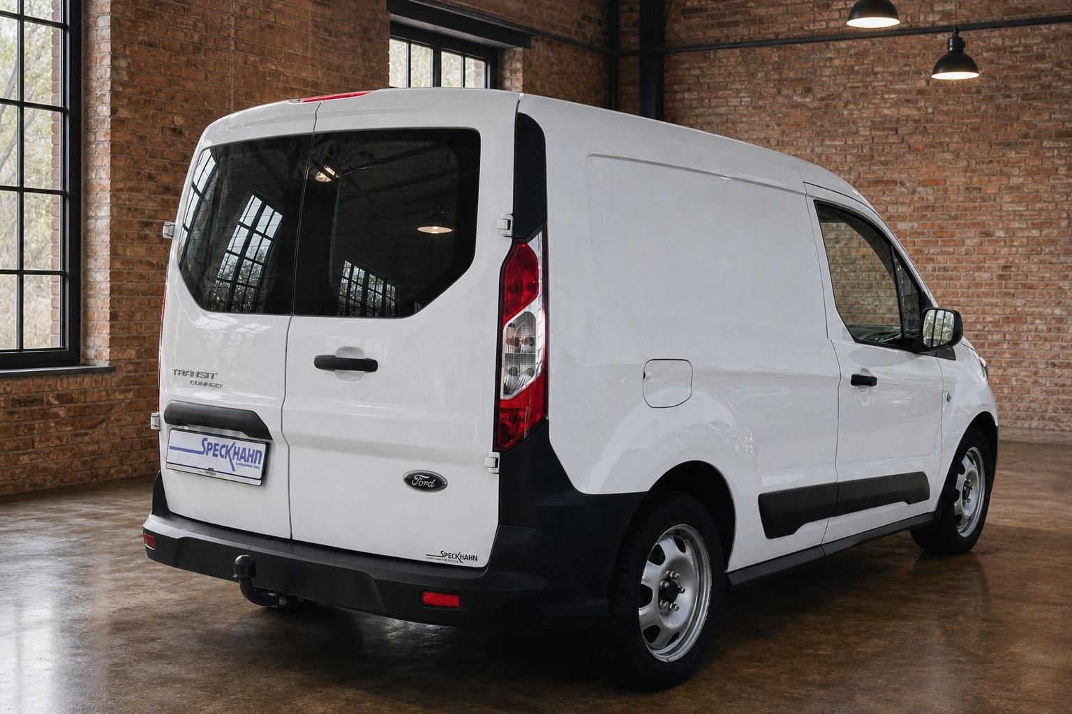 Ford Transit Connect weiß Heckansicht schräg rechts