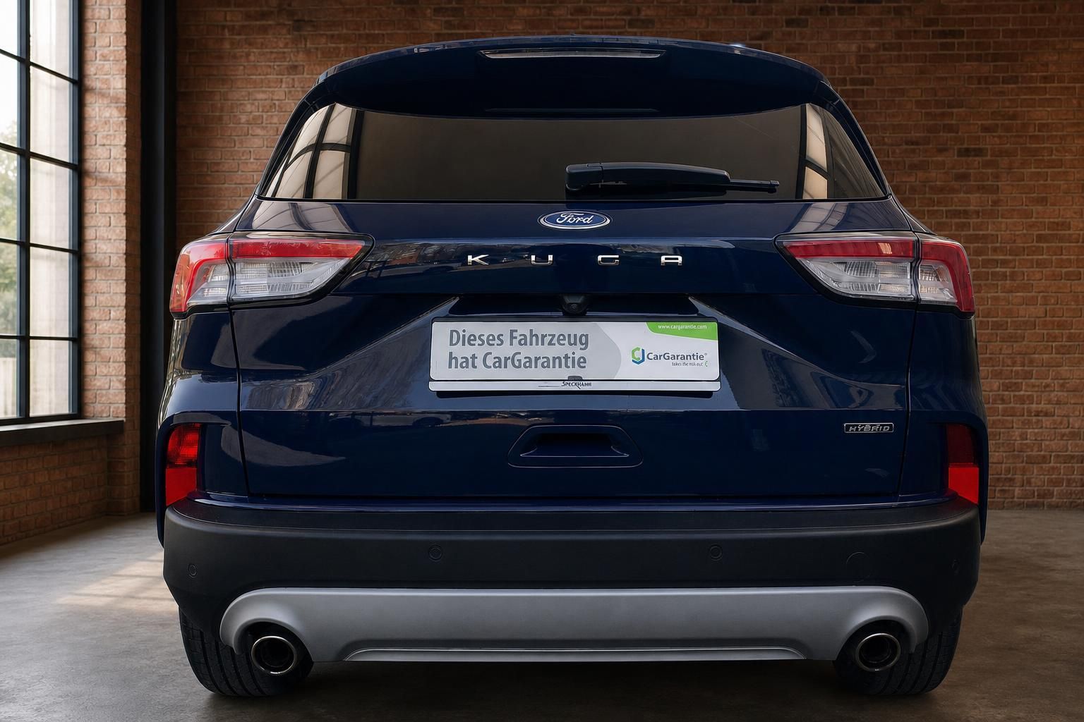 Ford Kuga Hybrid dunkelblau, Heckansicht mit Rücklichtern