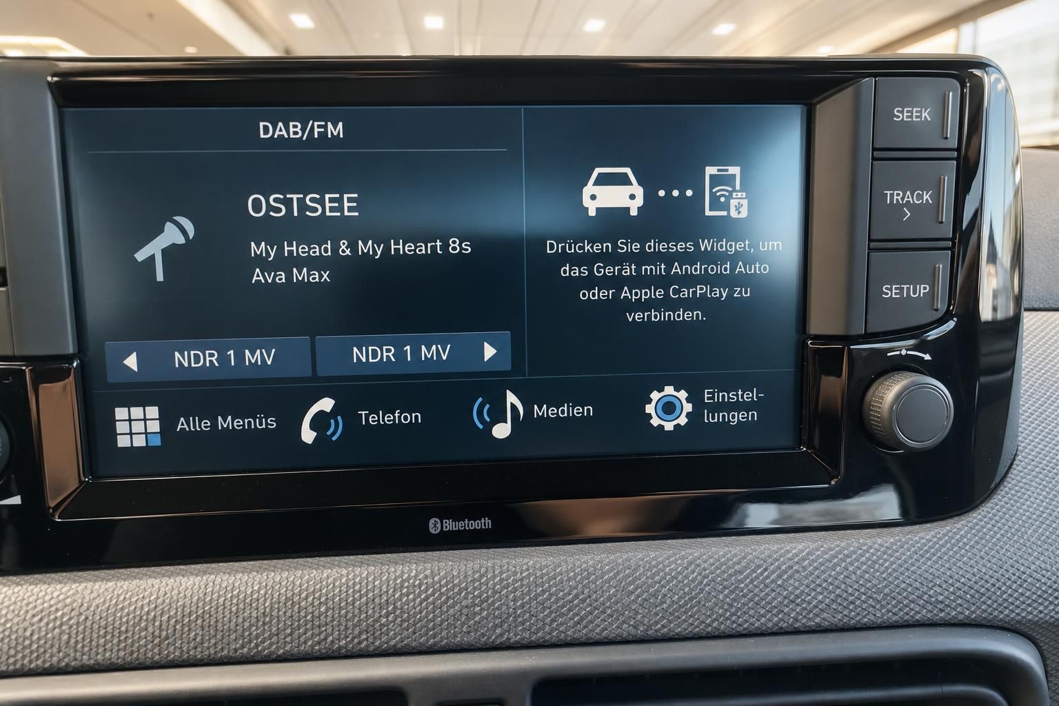 Hyundai i10 Infotainment Display mit DAB Radio Ansicht