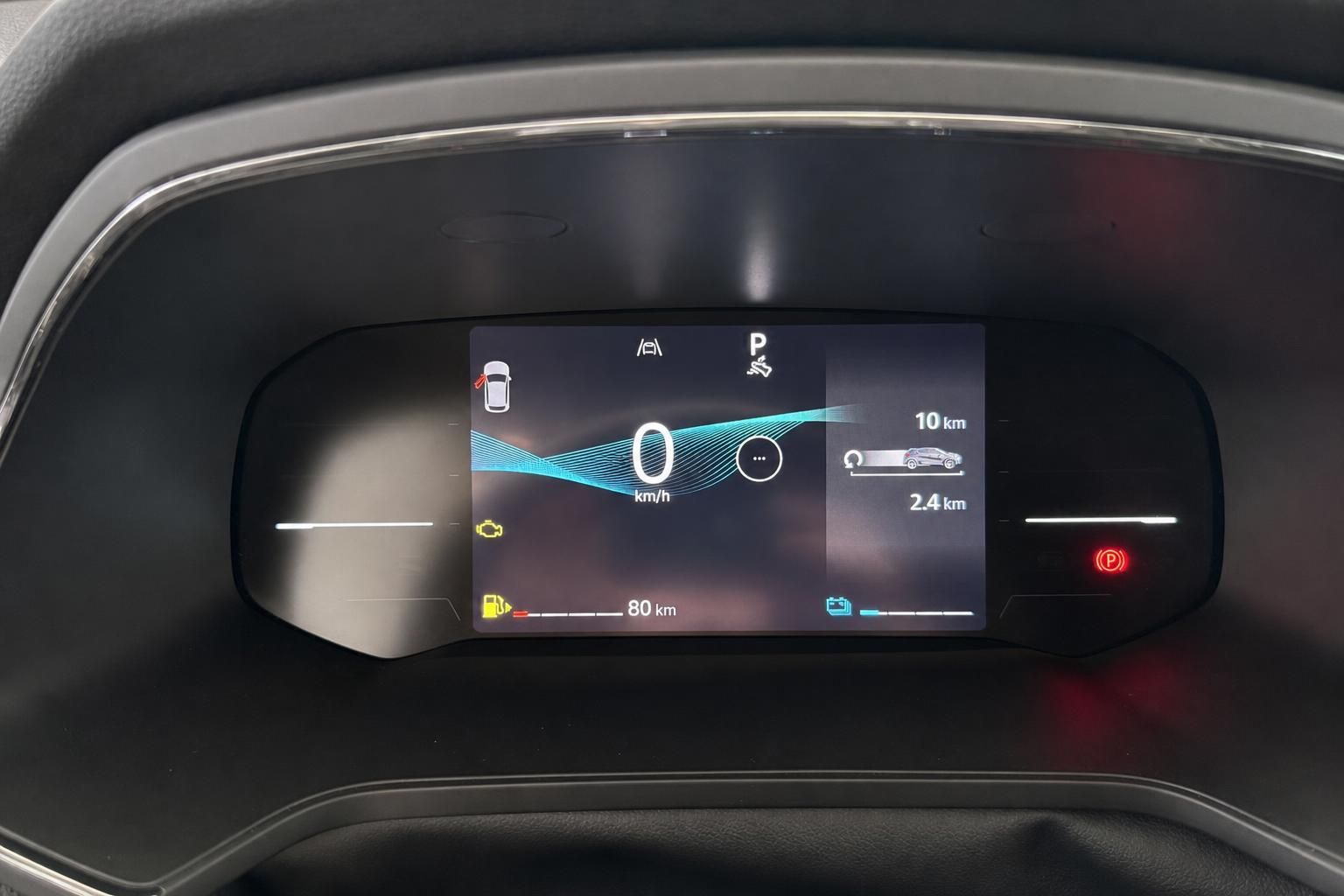 Digitales Kombiinstrument mit Tachoanzeige im Mitsubishi