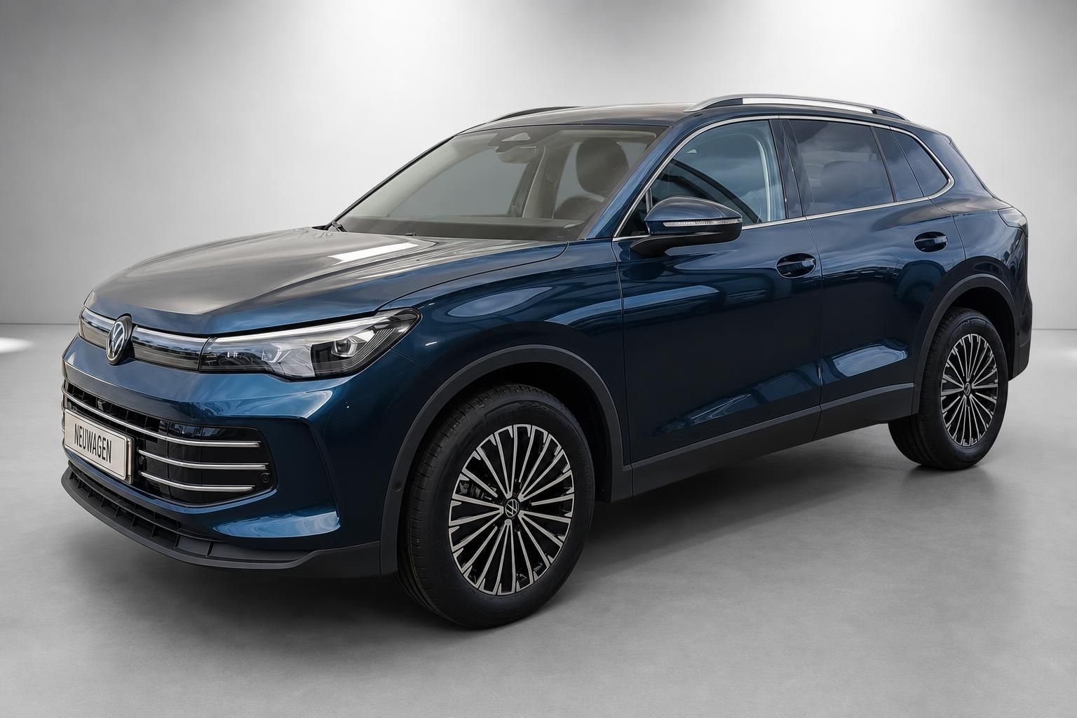 VW Tiguan blau Frontansicht Dreiviertelperspektive Neuwagen