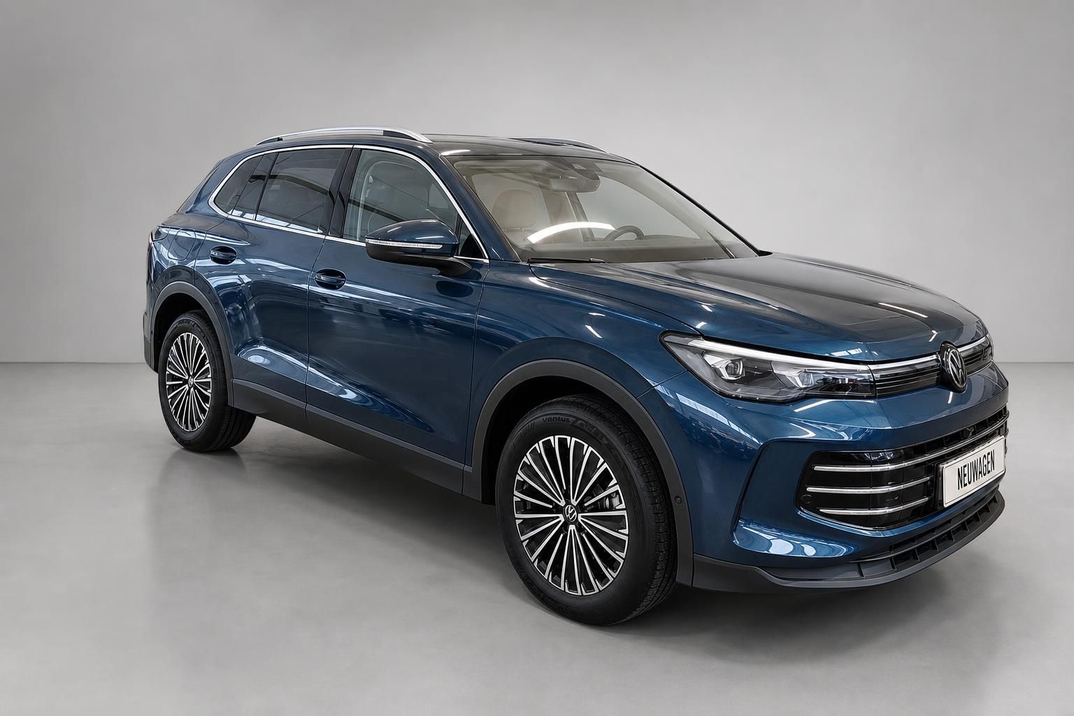 Volkswagen Tiguan blau Dreiviertelansicht vorne Neuwagen