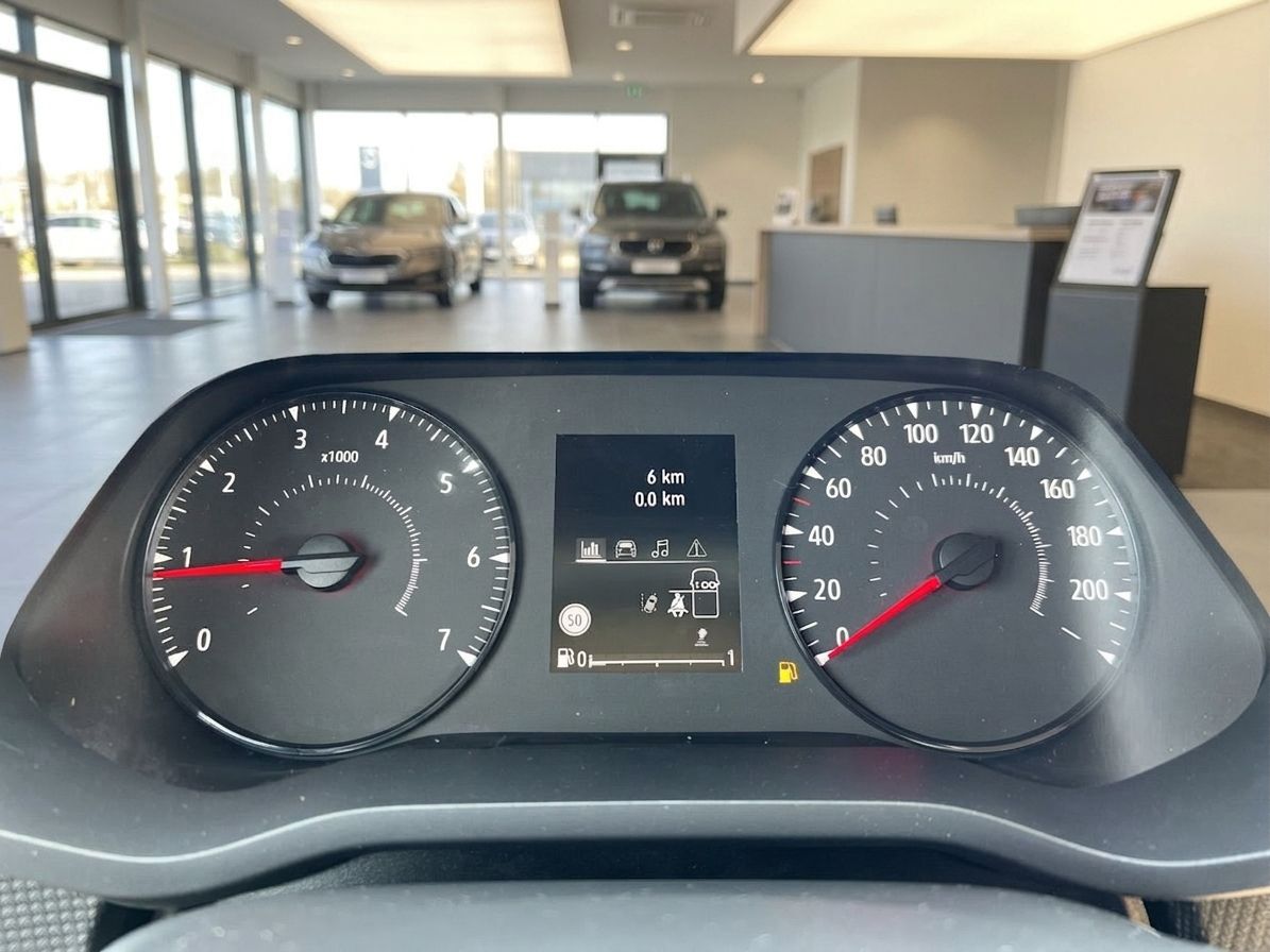 Renault Van - Armaturenbrett mit Drehzahlmesser, Tacho und digitalem Display