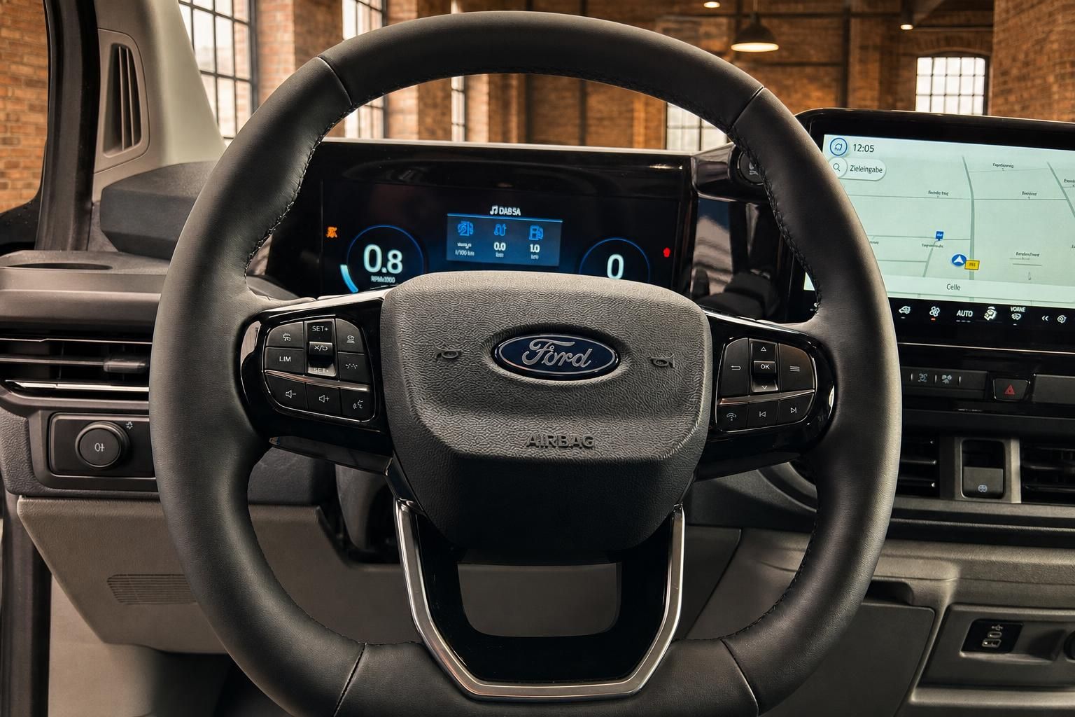 Ford Transit Lenkrad mit Digitalcockpit und Navigationsdisplay