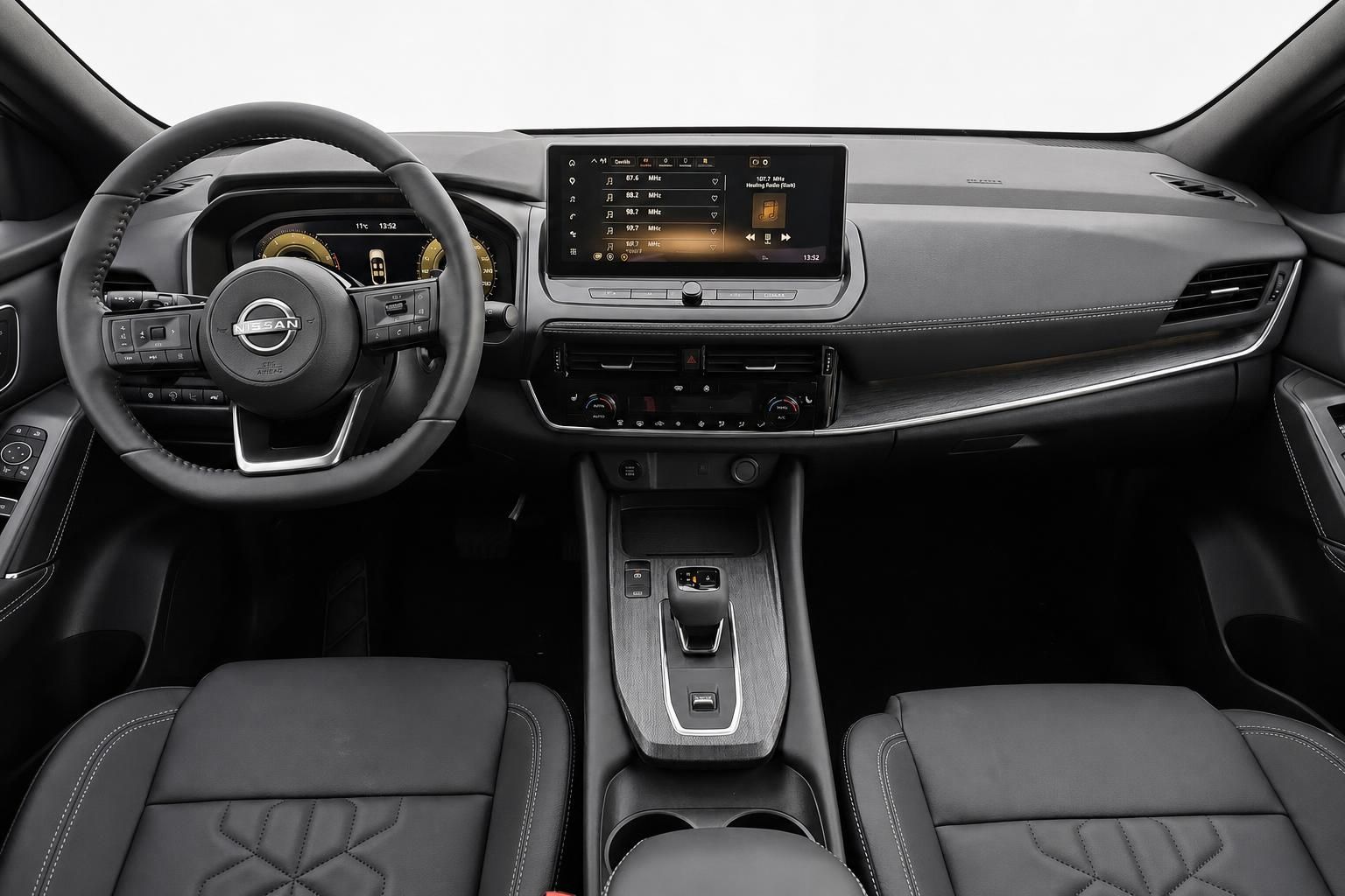 Nissan Qashqai Cockpit Lenkrad und Infotainment Display Innenraum