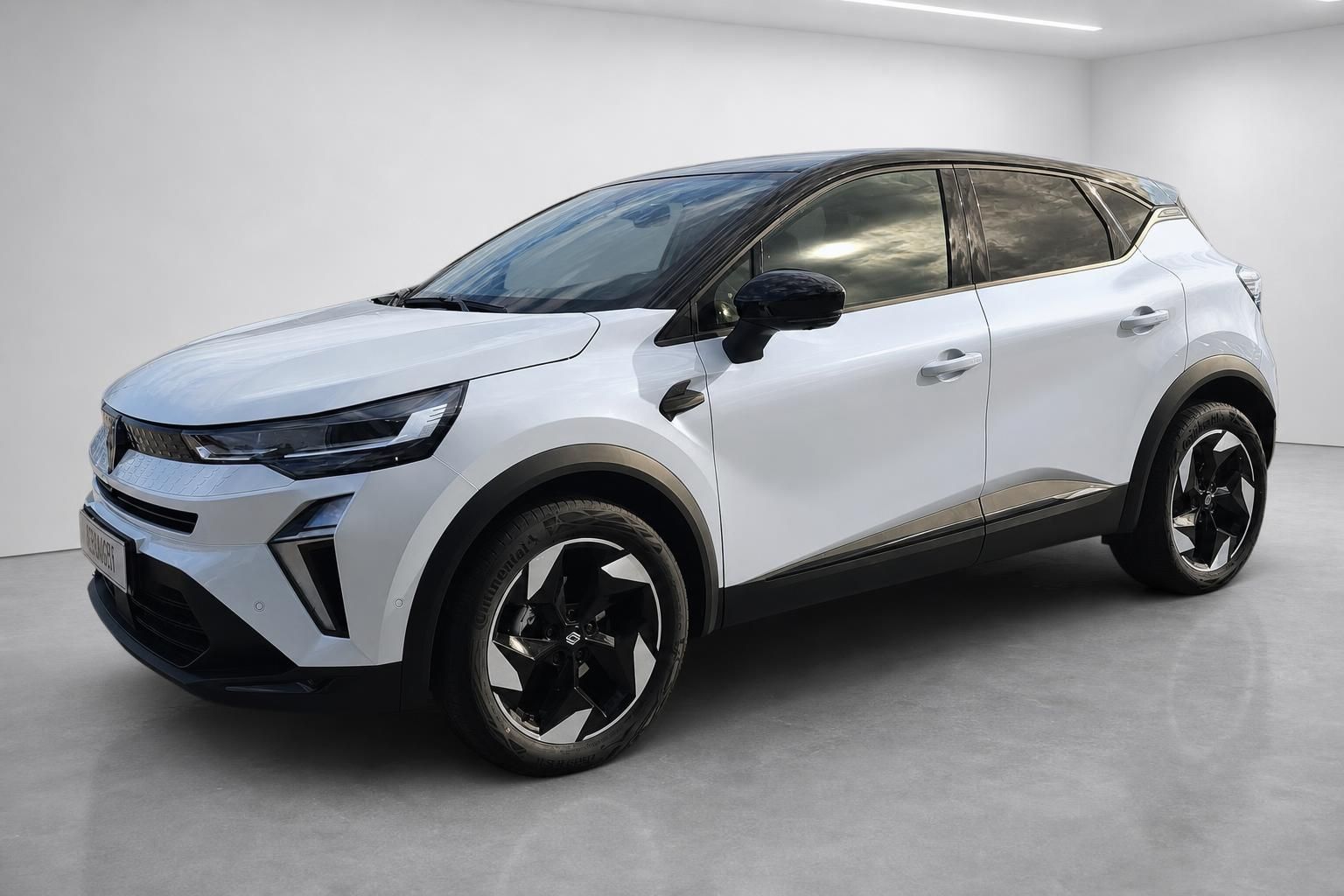Renault Captur weiß, Seitenansicht schräg vorne im Studio