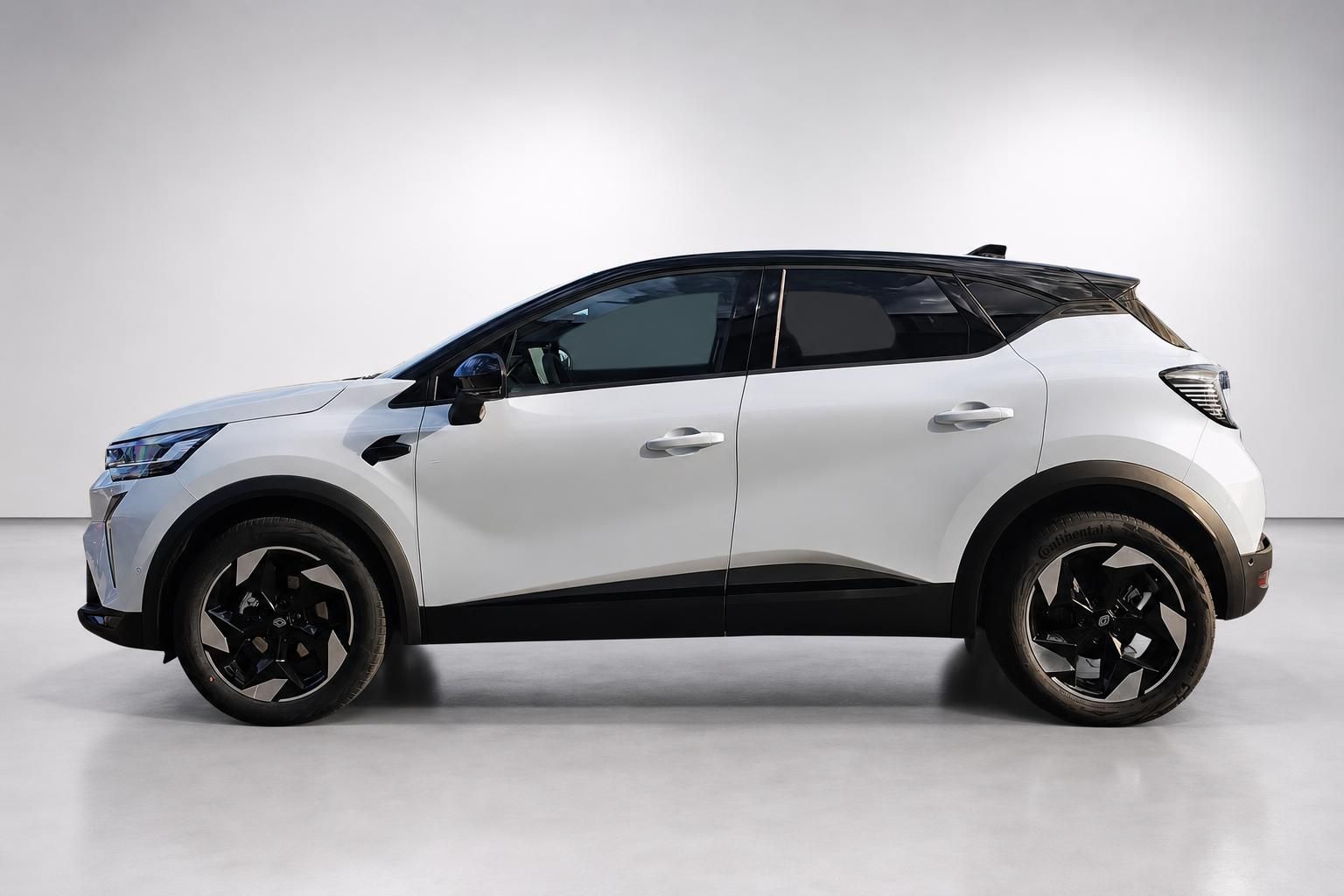 Renault Captur weiß, seitliche Profilansicht im Studio