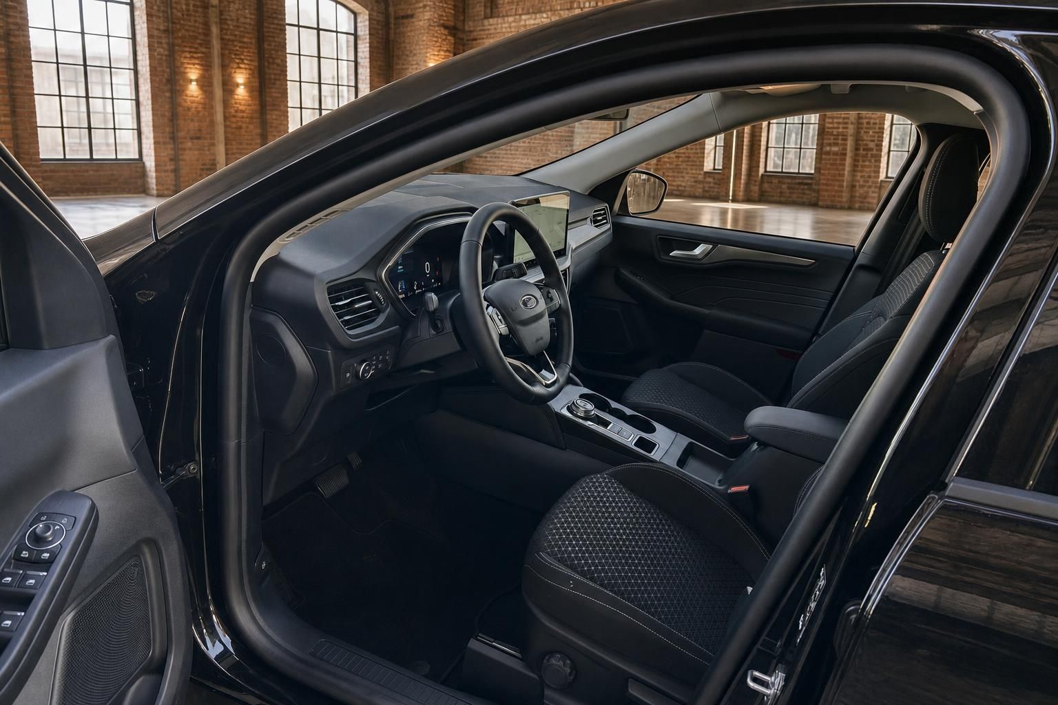 Ford SUV Innenraum schwarz Cockpit mit Lenkrad und Sitzen Detailansicht