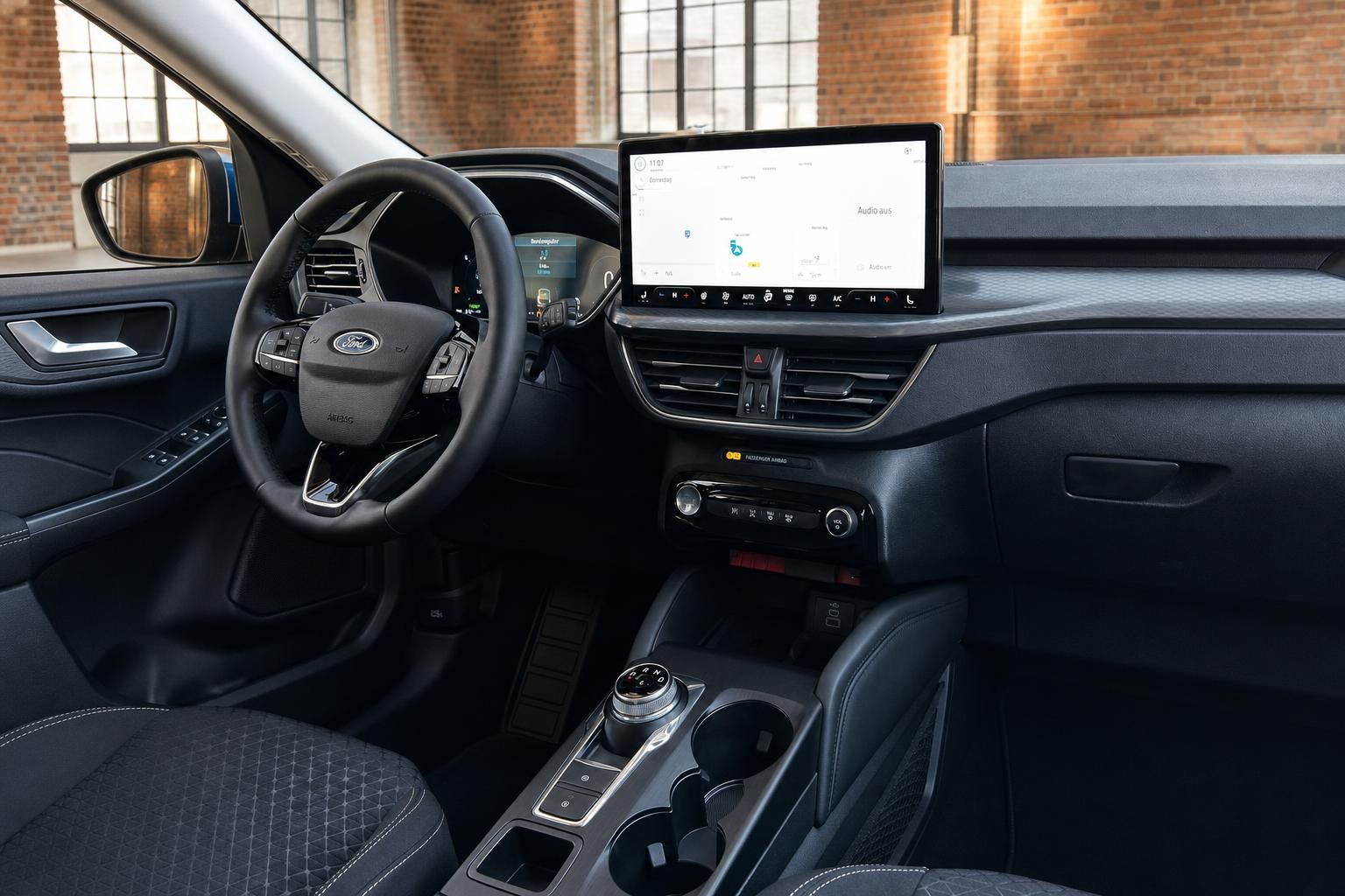 Ford Cockpit mit Touchscreen Navigationssystem und Mittelkonsole