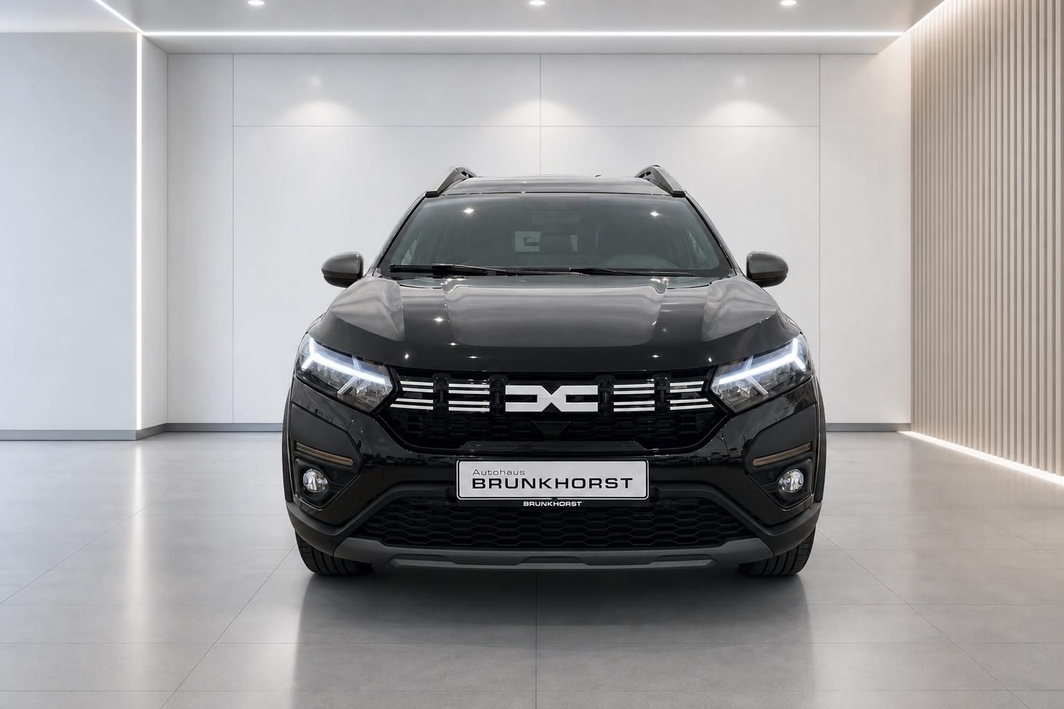 Dacia Jogger Hybrid schwarz Frontansicht gerade im Autohaus Brunkhorst