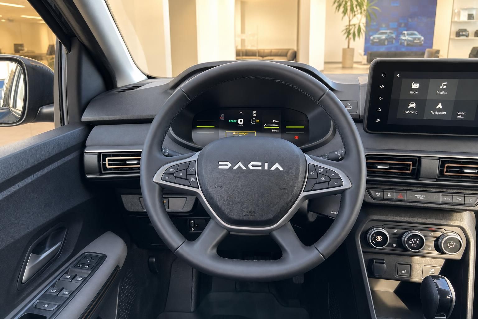 Dacia Innenraum Cockpit mit Lenkrad, Digitaltacho und Touchscreen-Infotainmentsystem