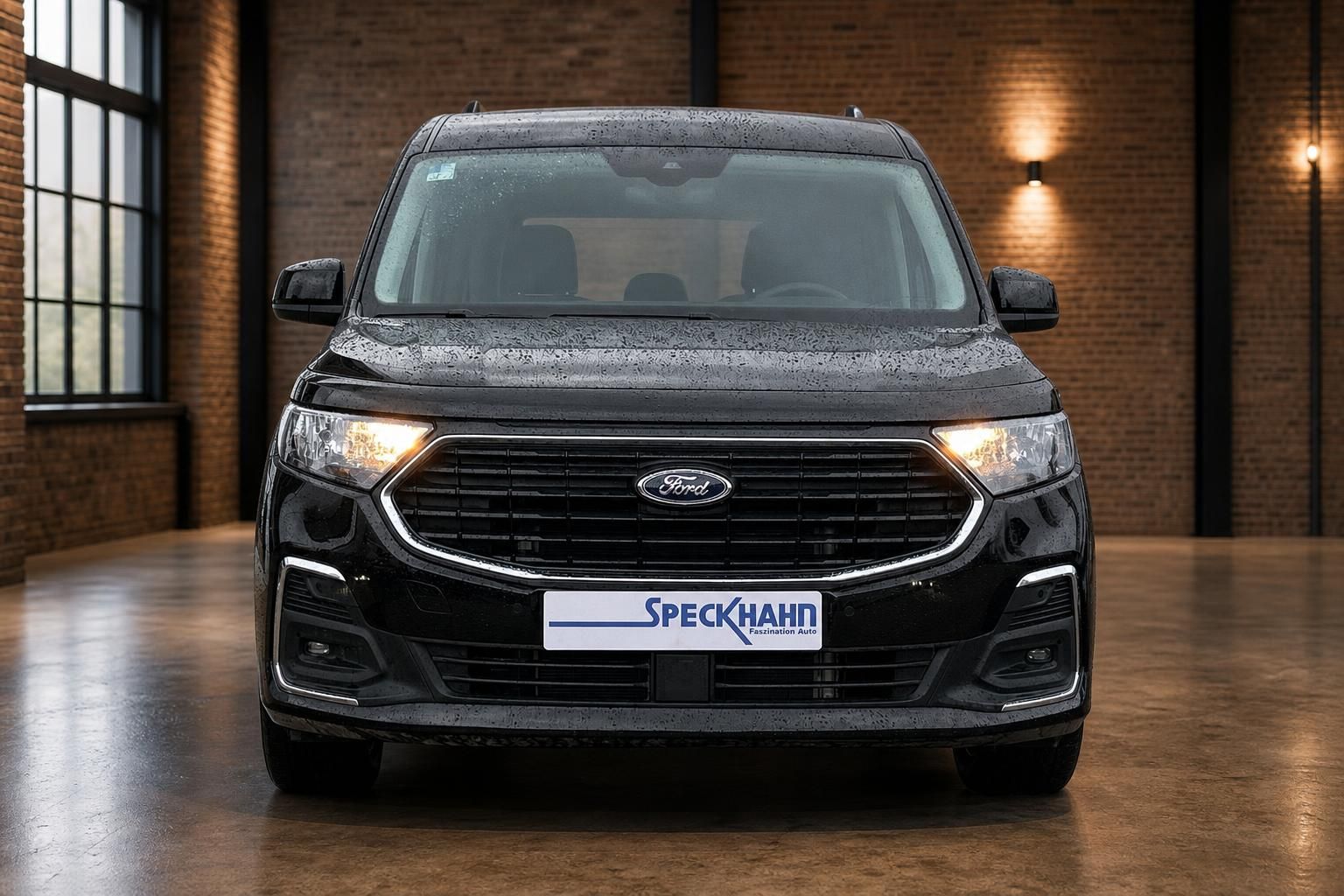 Ford Van in Schwarz, Frontalansicht mit Kuehlergrill und LED-Scheinwerfern