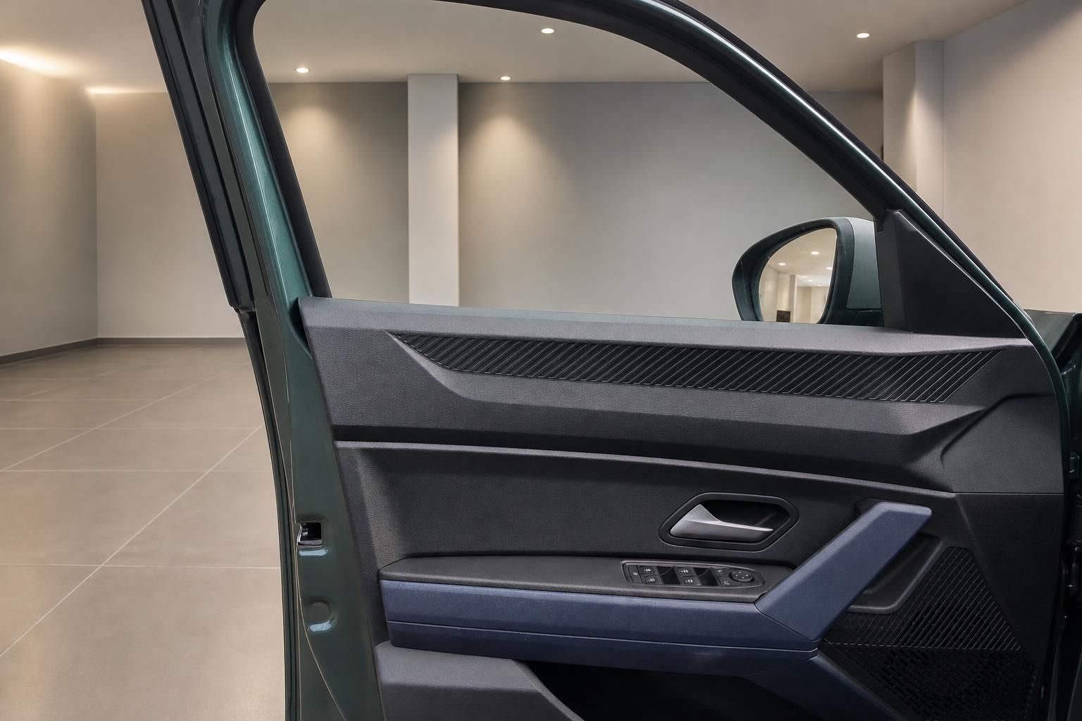 Dacia Fahrertür innen mit Türverkleidung und Fensterheberschaltern
