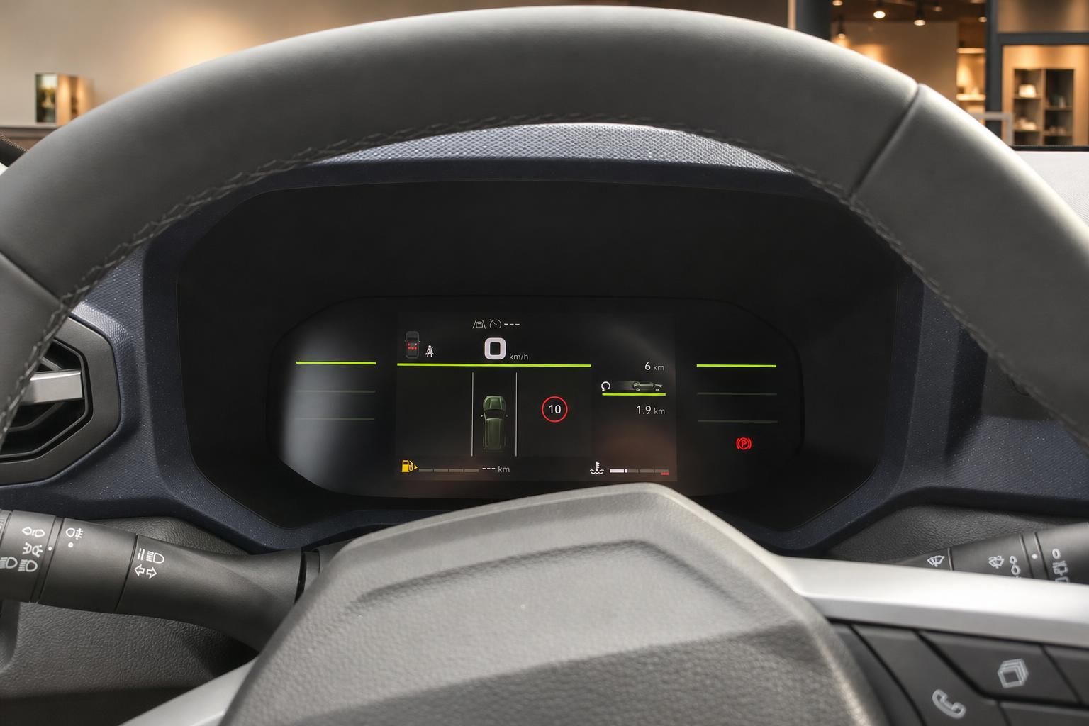 Digitales Kombiinstrument mit Tempolimit-Anzeige im Fahrzeugcockpit