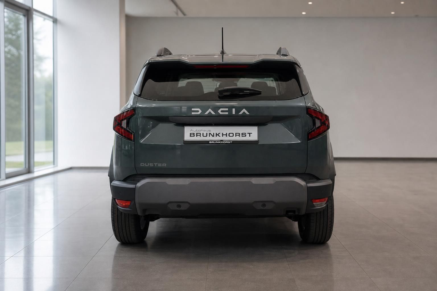Dacia Duster grün Heckansicht mit Kennzeichenhalter Brunkhorst