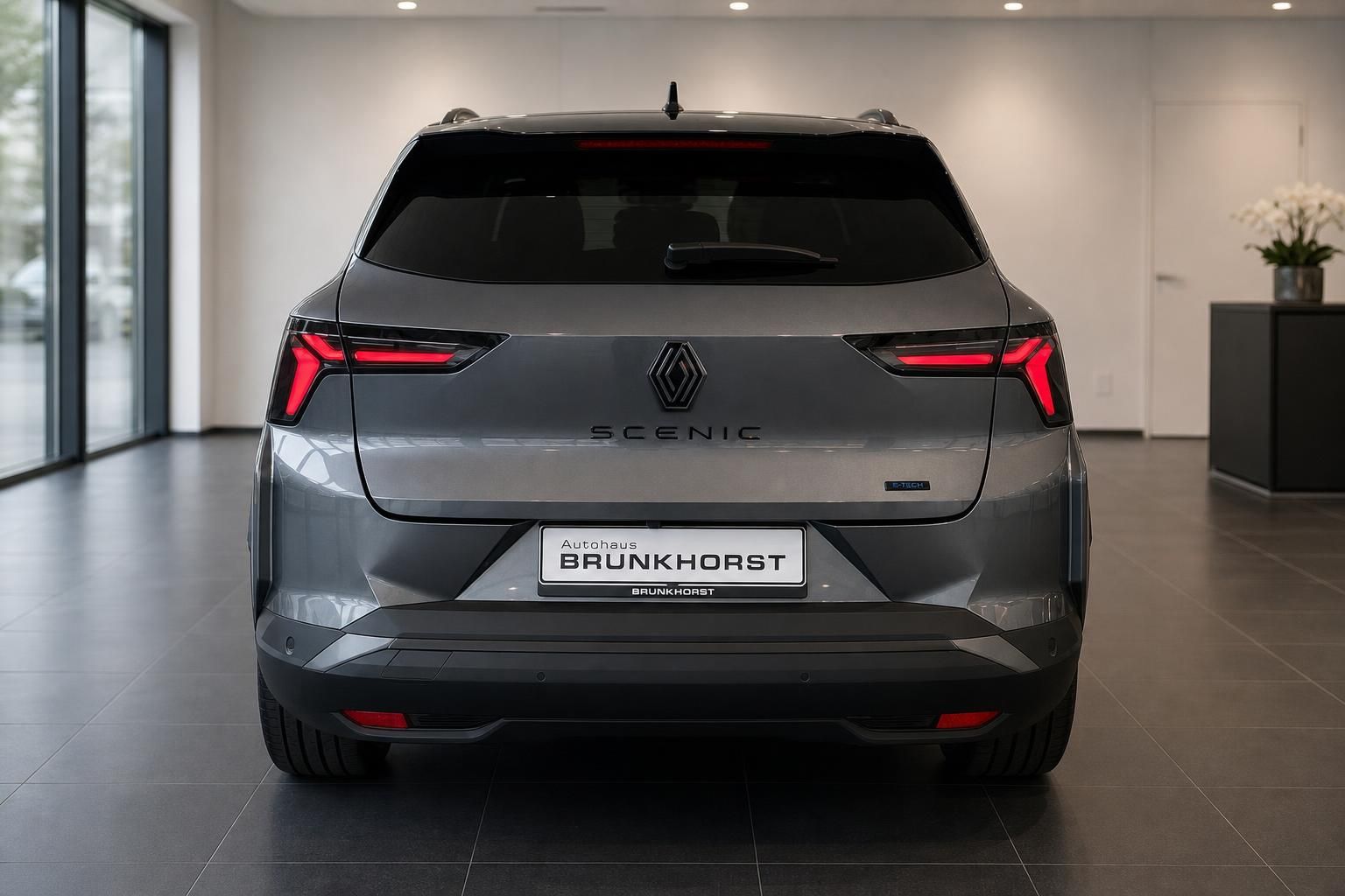 Renault Scenic in Grau, Heckansicht im Autohaus Brunkhorst