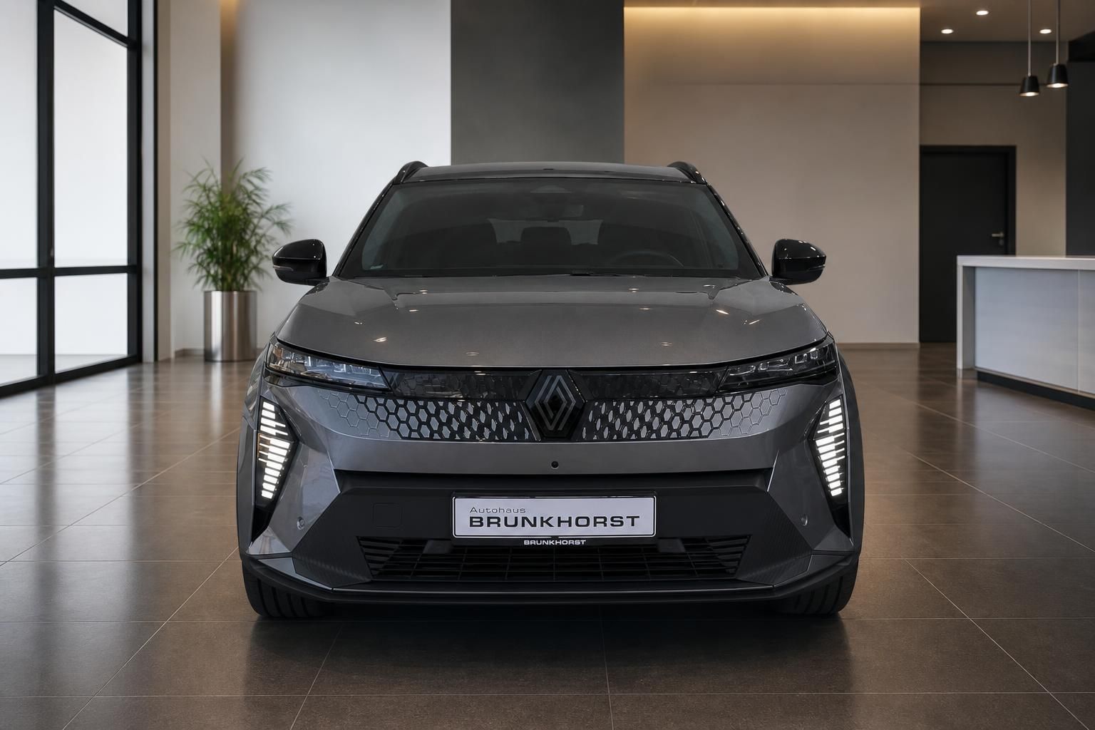 Renault Scenic in Grau, Frontansicht im Autohaus Brunkhorst