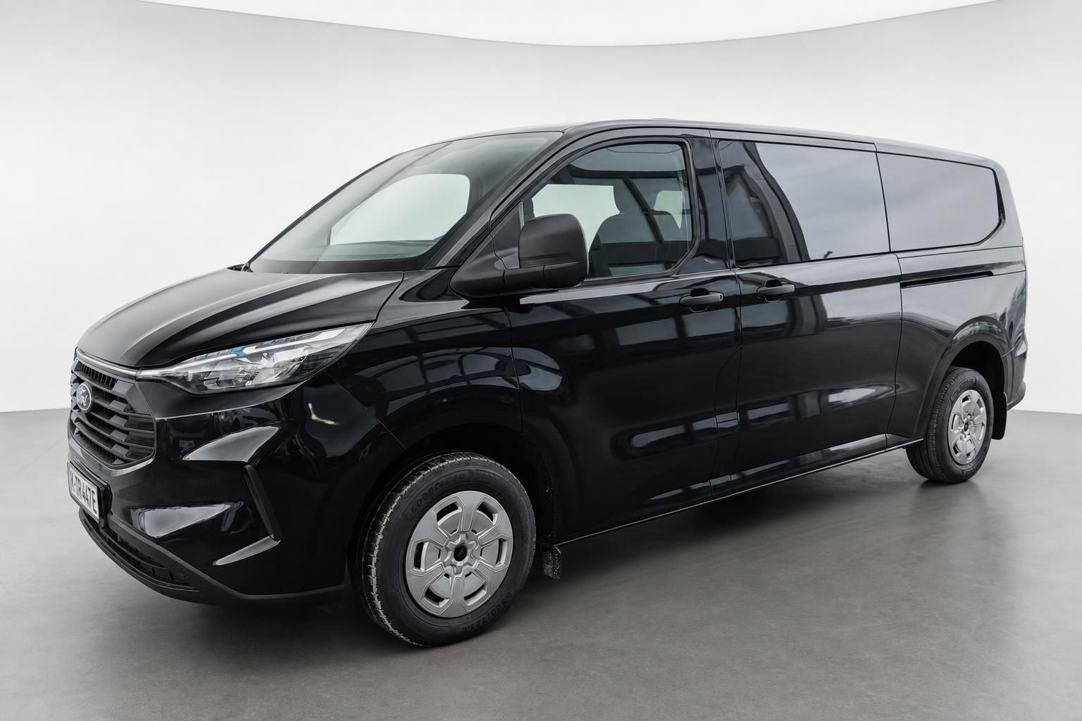 Ford Transit Custom schwarz Van Frontansicht schraeg