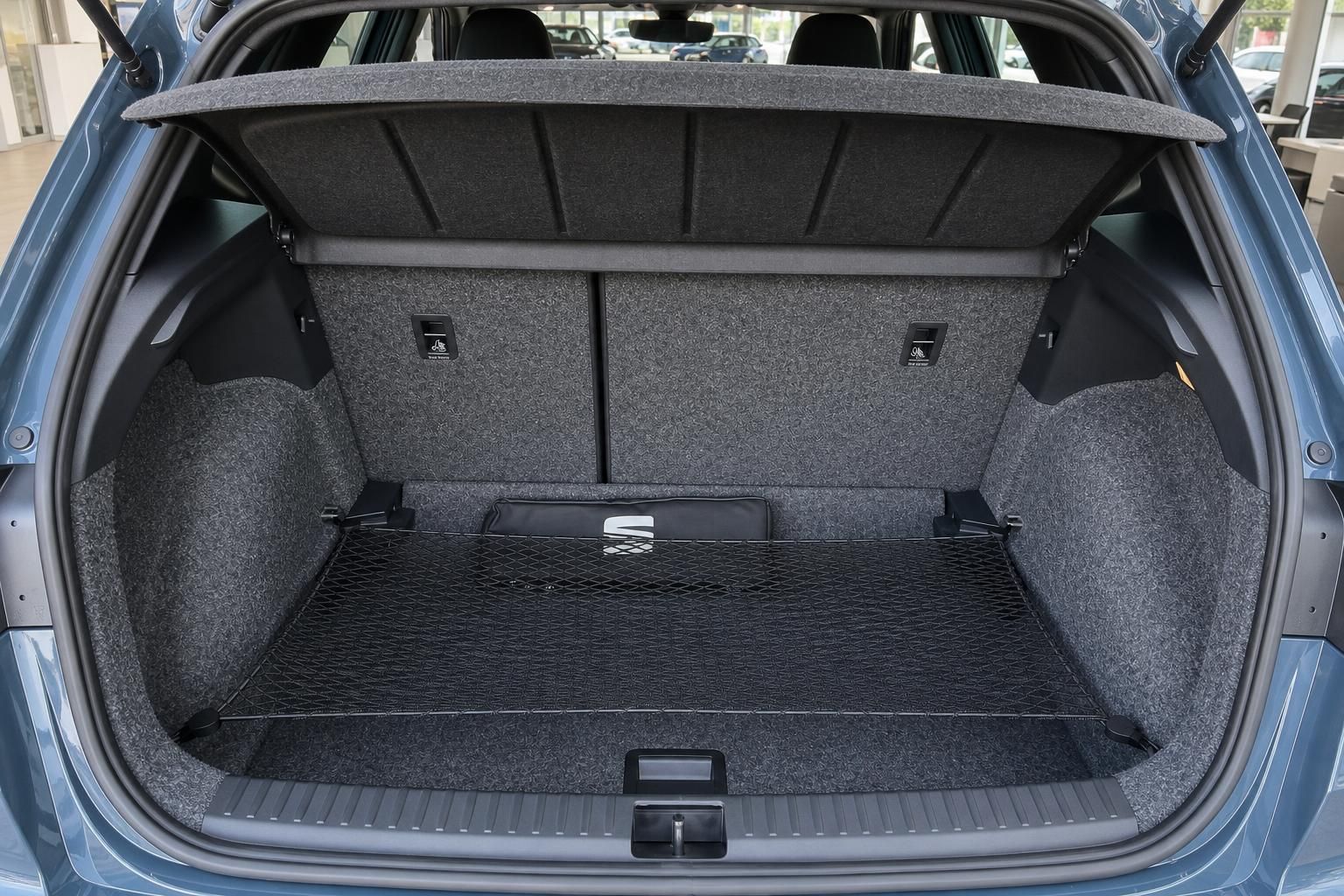 SEAT Arona Kofferraum mit geöffneter Heckklappe, Ladefläche