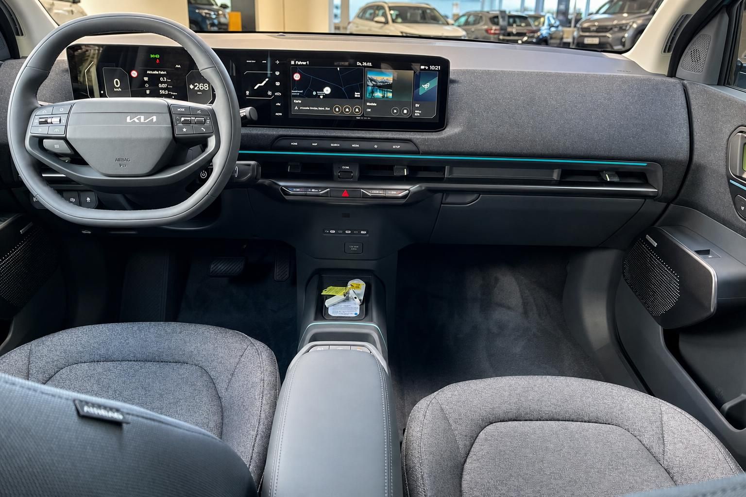 Kia Cockpit mit digitalem Display und Lenkrad von vorne