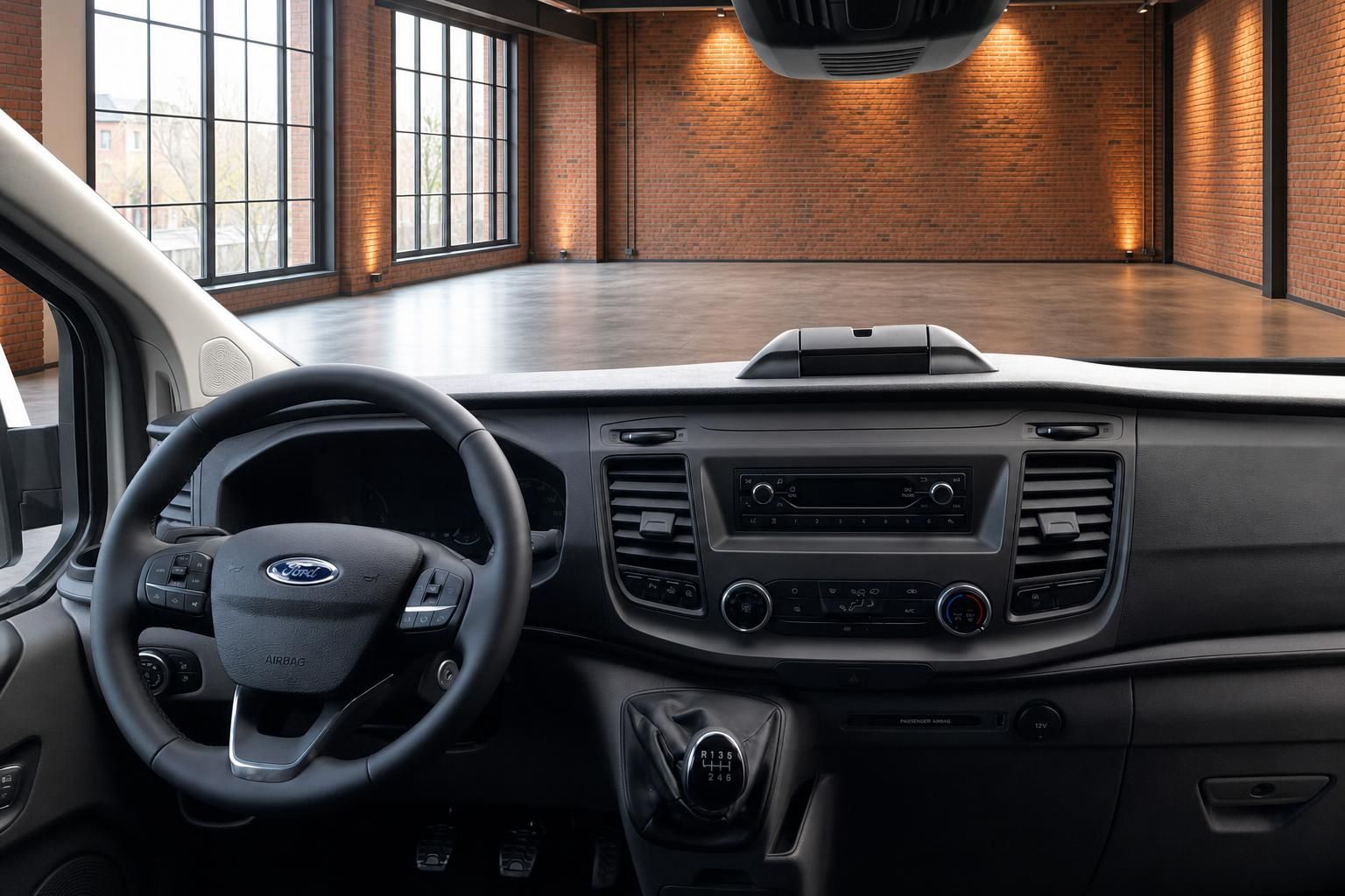 Ford Transit Custom Innenraum Cockpit mit Lenkrad, Schaltung und Armaturenbrett frontal
