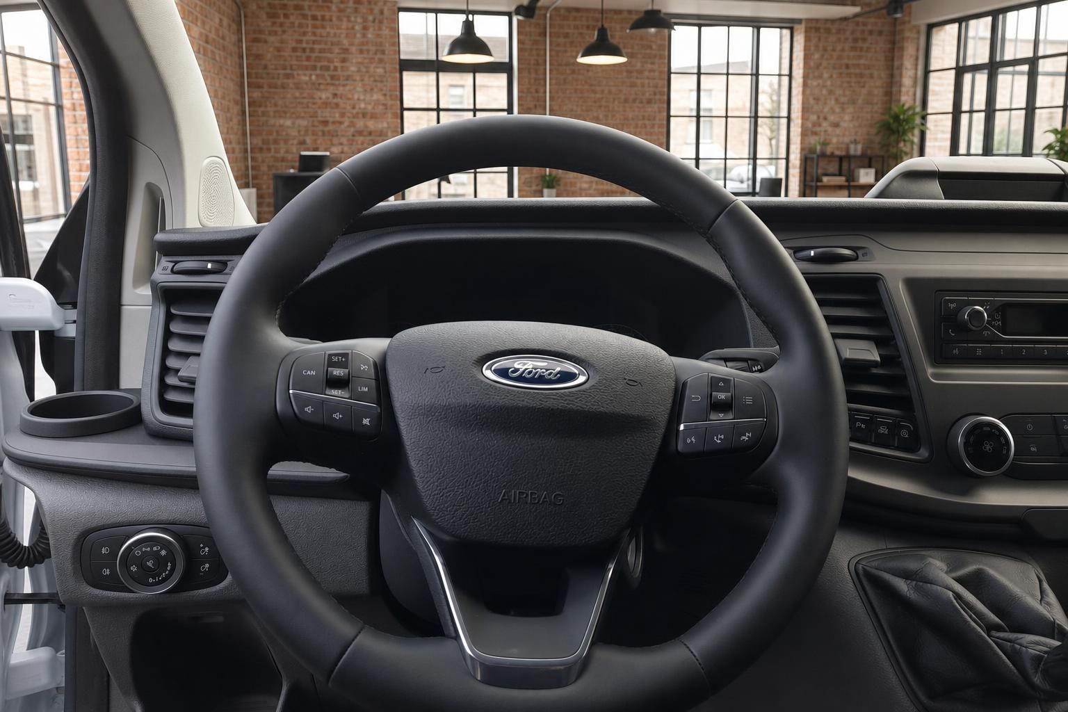 Ford Transit Custom Lenkrad Detailansicht mit Multifunktionstasten und Airbag-Nabe