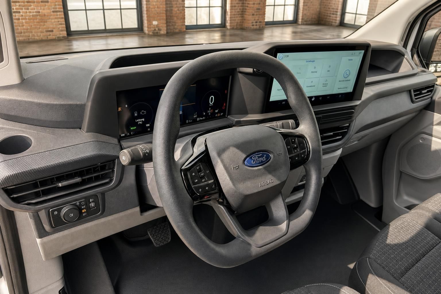 Ford Transit Cockpit mit Lenkrad, digitalem Tacho und großem Infotainment-Display