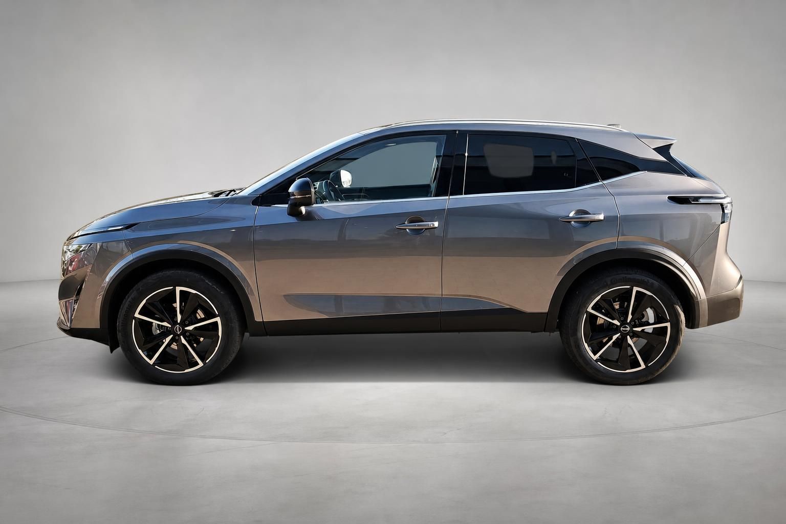 Nissan Qashqai in Bronze, Seitenansicht komplettes Profil