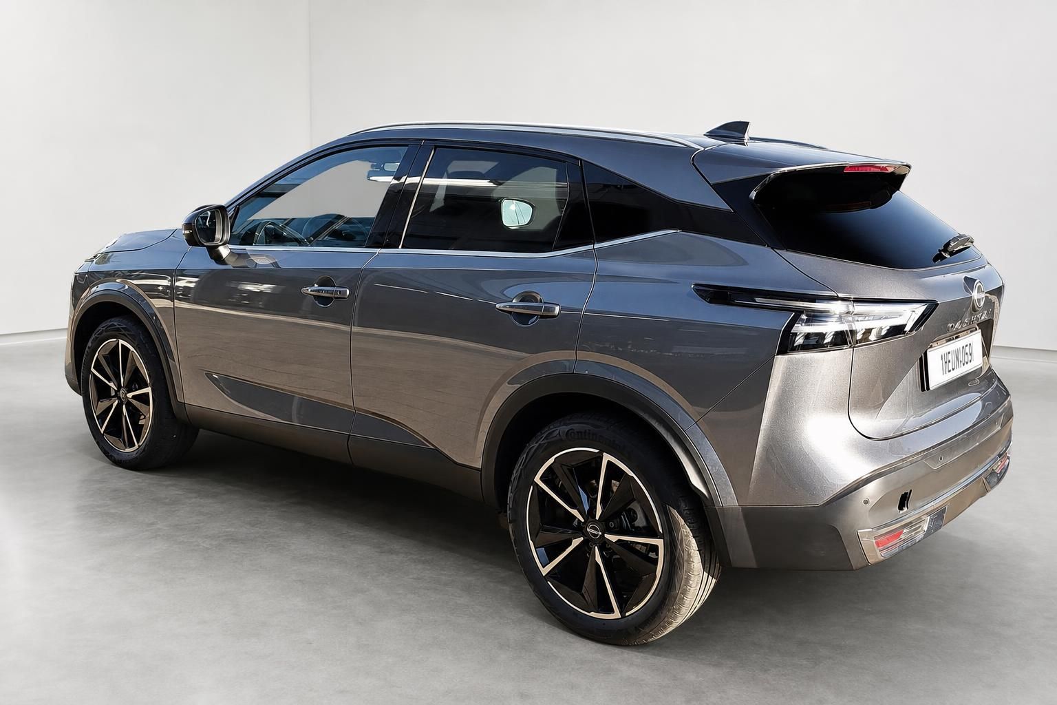 Nissan Qashqai Heckansicht schraeg von hinten in Bronze