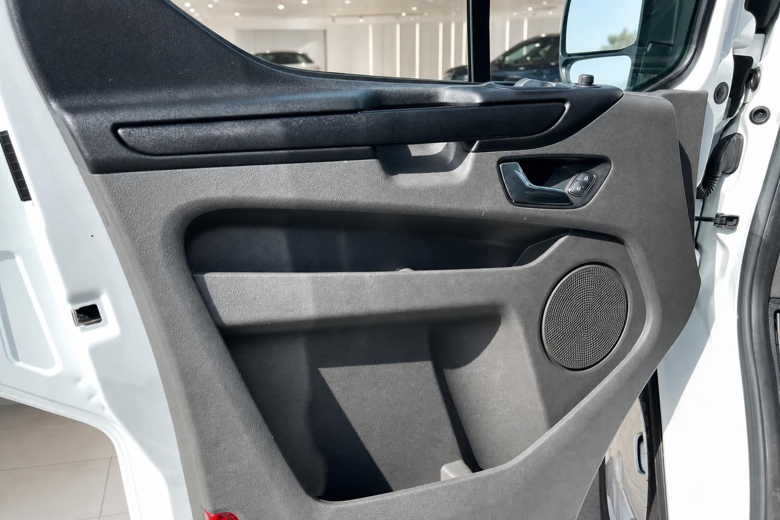 Ford Transit Türverkleidung mit Lautsprecher und Fensterheber - Innendetail