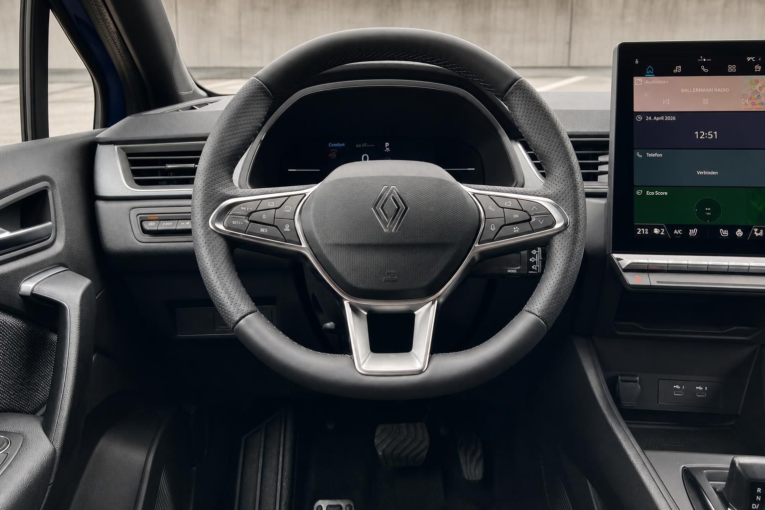 Renault Lenkrad mit Multifunktionstasten und digitalem Cockpit Display im Innenraum