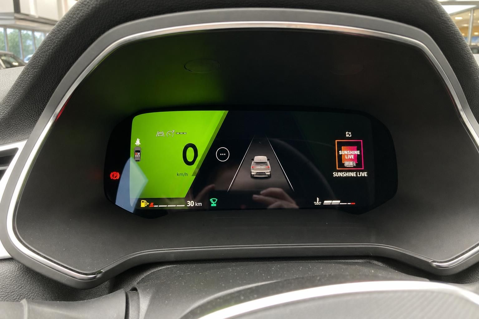 Renault digitales Kombiinstrument Cockpit Display mit Tachoanzeige und Fahrerassistenzsystem