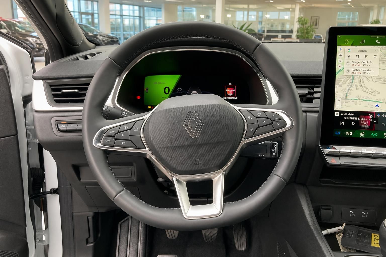 Renault Symbioz Lenkrad mit Multifunktionstasten und digitalem Kombiinstrument Innenraum